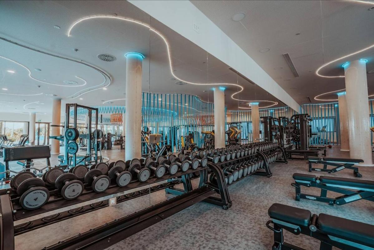 Luxury, Ocean View, Pool, Gym & Club Apartment