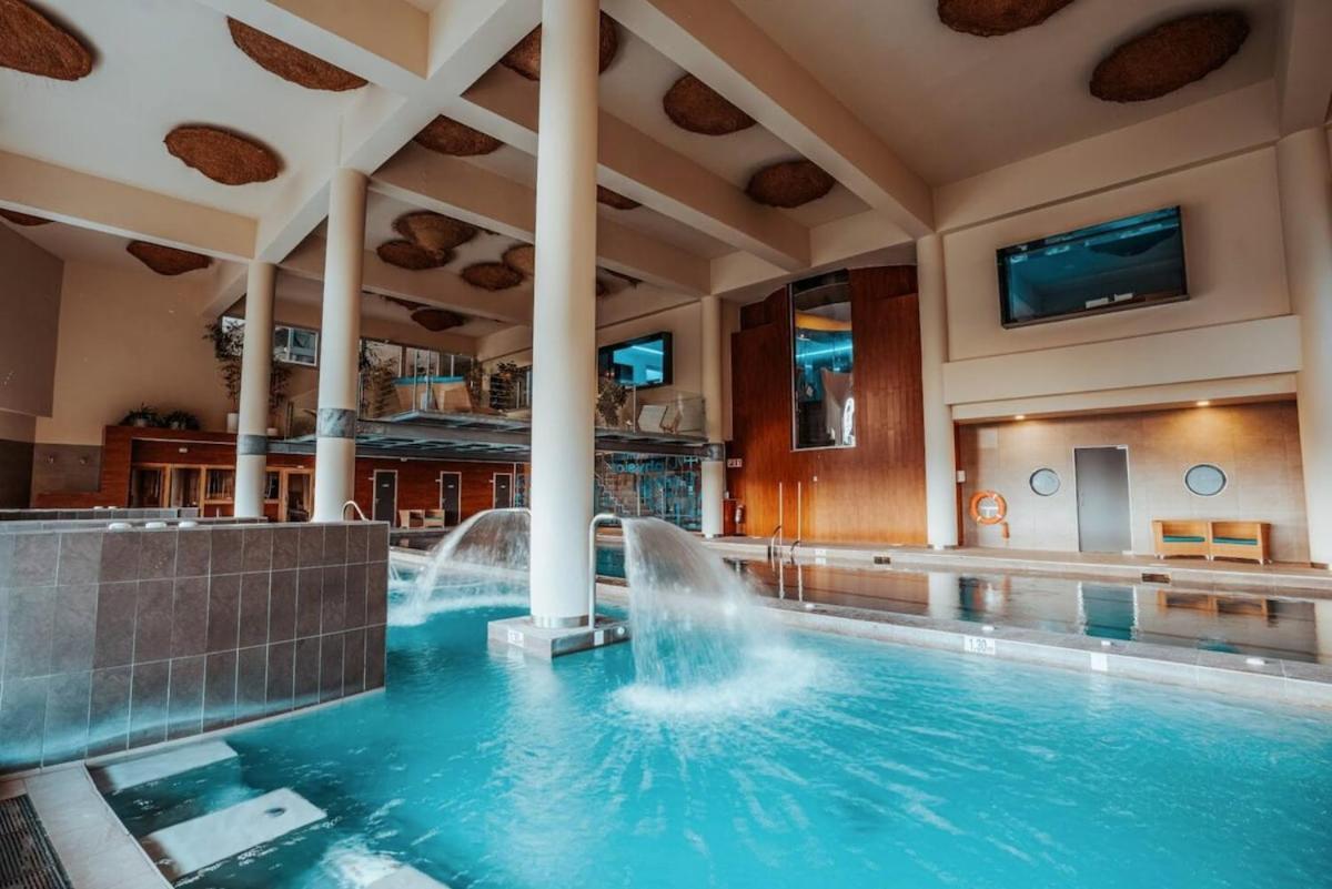 Luxury, Ocean View, Pool, Gym & Club Apartment *