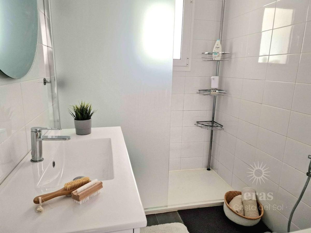 Huoneisto 3 Minutes From The Beach, And Bright A219