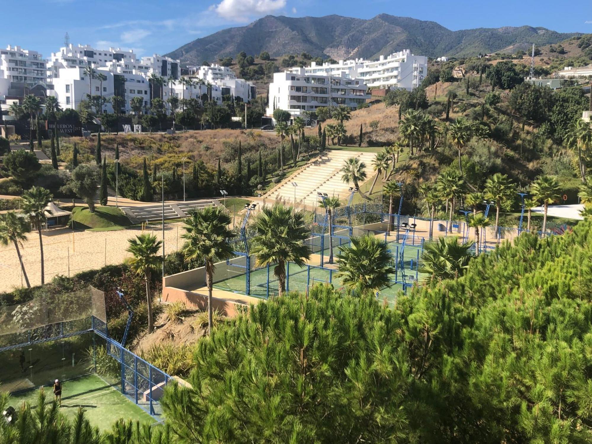Bright And Lovely - * Fuengirola