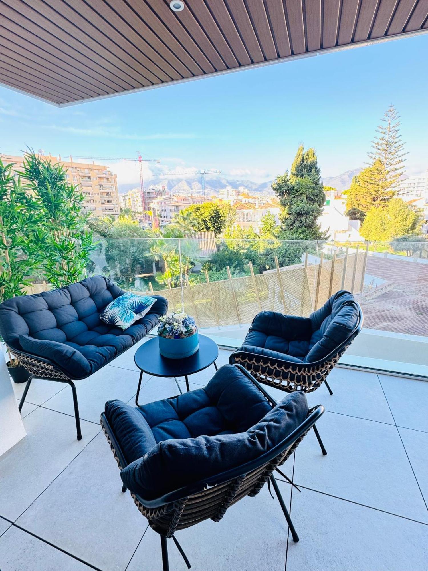 Jade Luxury In A Brand New Exclusive Complex With Mountain And Seaview, 100 Metres From Beach, Free Private Parking *
