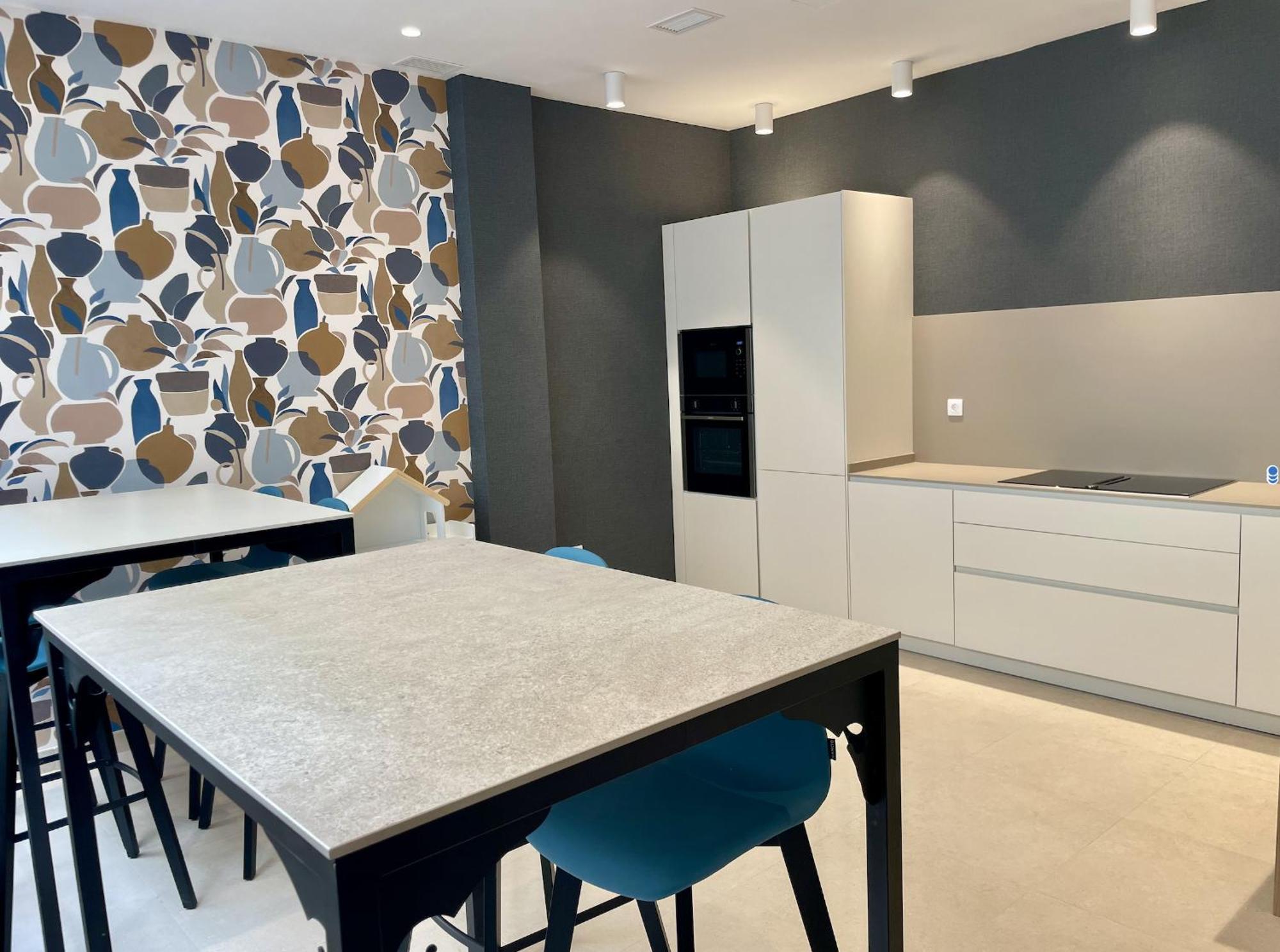 Jade Luxury In A Brand New Exclusive Complex With Mountain And Seaview, 100 Metres From Beach, Free Private Parking