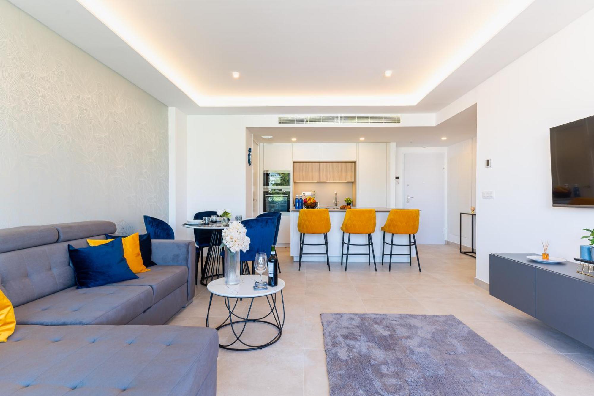 Jade Luxury In A Brand New Exclusive Complex With Mountain And Seaview, 100 Metres From Beach, Free Private Parking Fuengirola