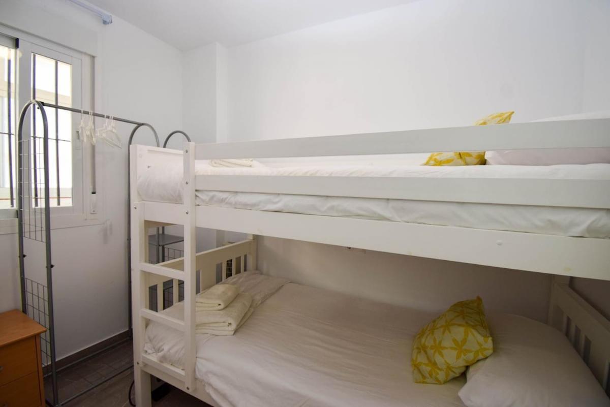 Ref 302 Front In Popular Riverina Apartment *