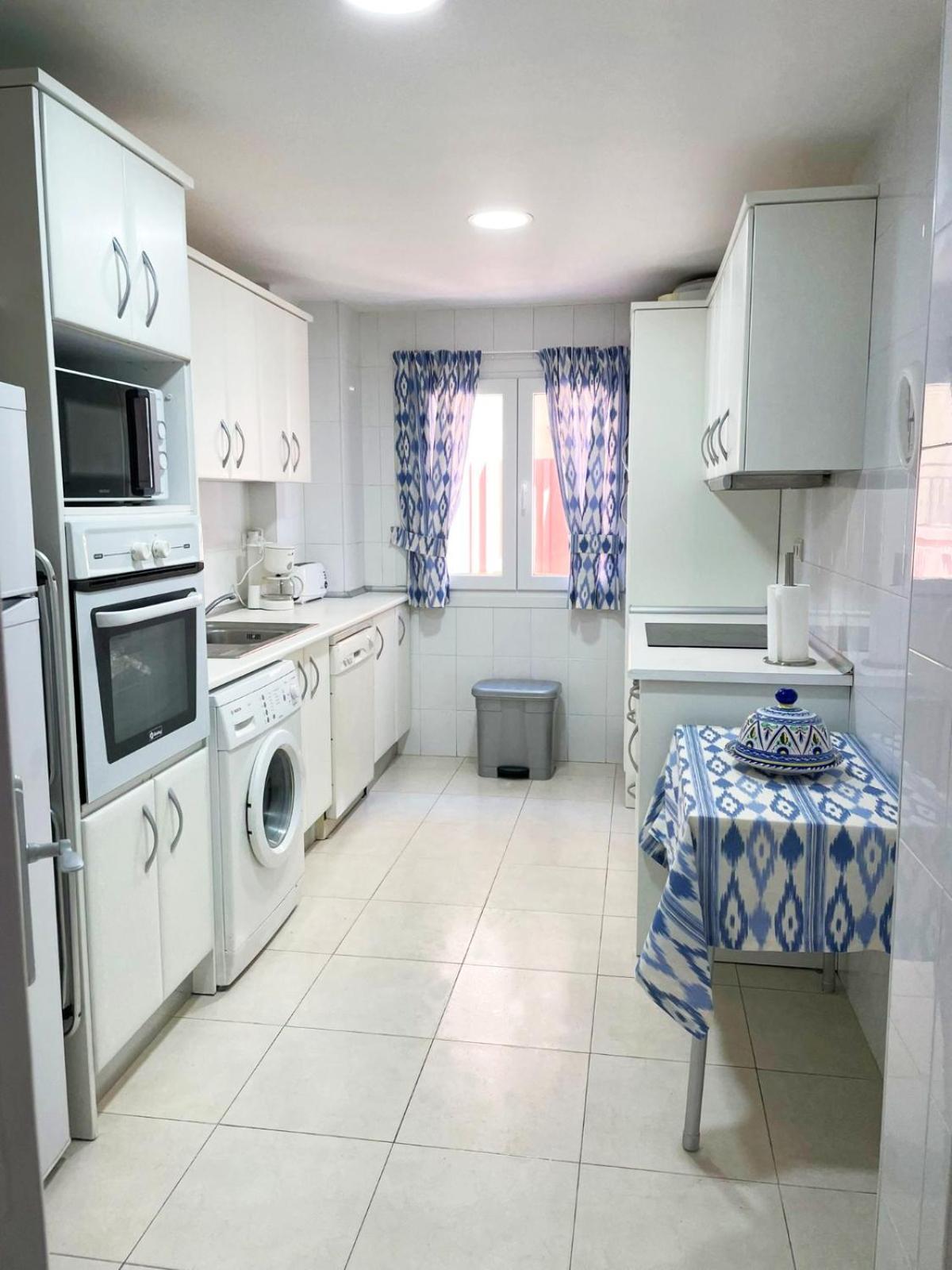 Great Terrace With Views To The Sea. 5th Floor Downtown Area Apartment Fuengirola