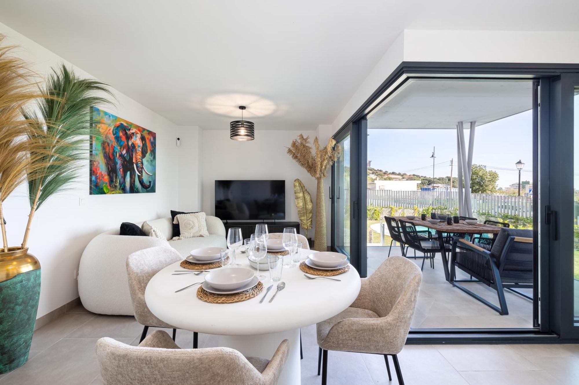 Deluxe By Aora Apartment