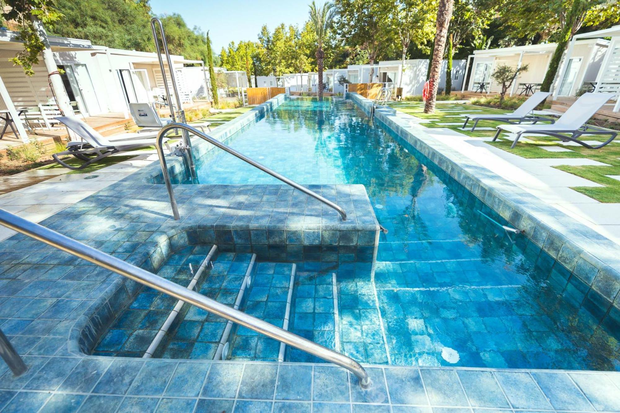 Costa Del Sol Glamping Village 4*