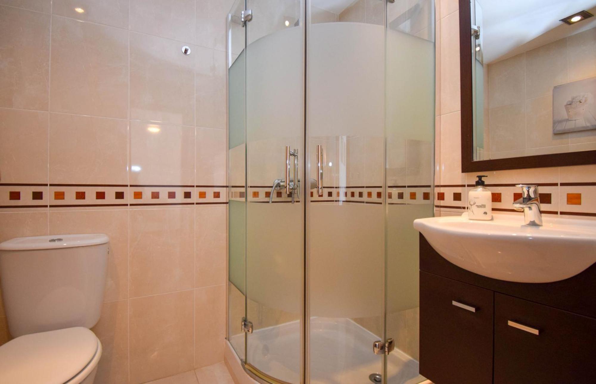 Apartment Ref 236 *