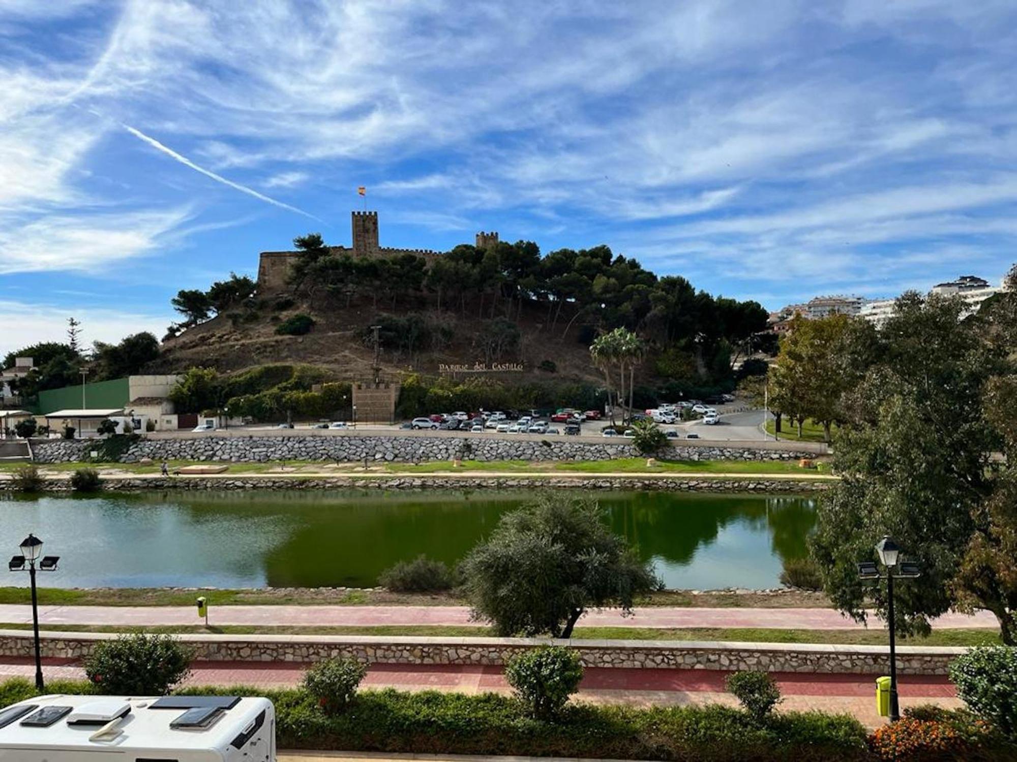 Bright And With Incredible Views In Beachfront Fuengirola