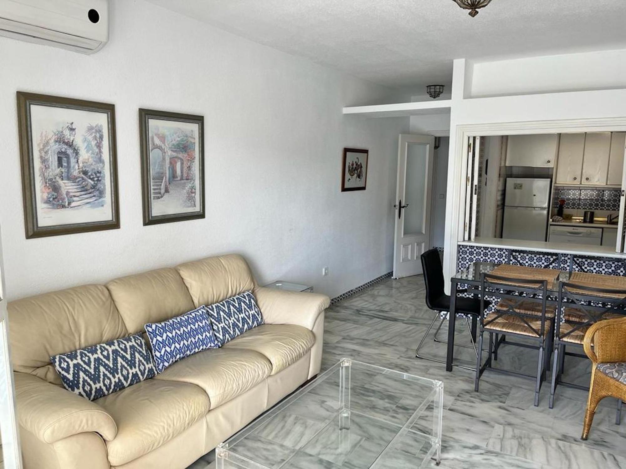 Bright And With Incredible Views In Beachfront Apartment Fuengirola