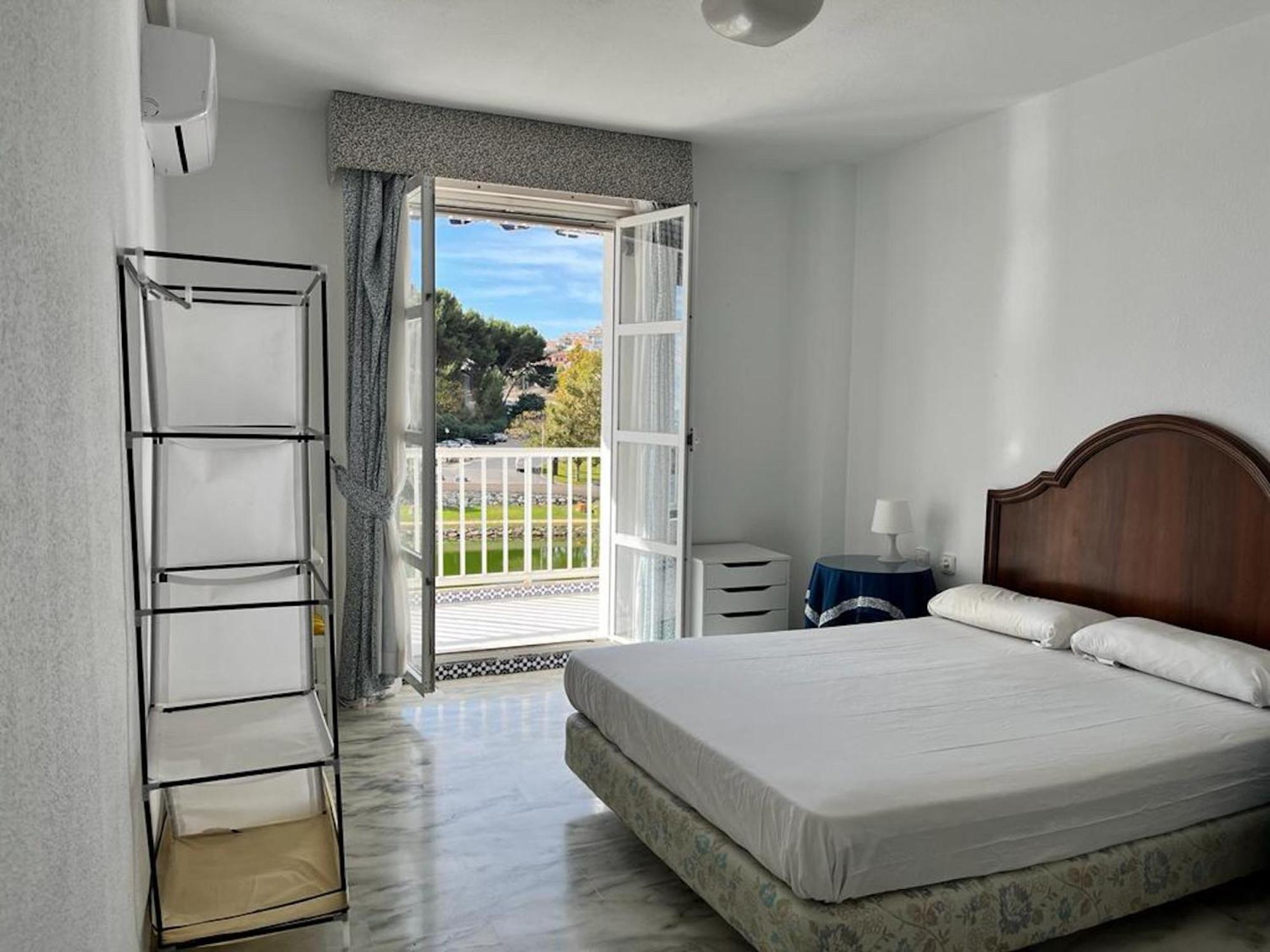Bright And With Incredible Views In Beachfront Apartment *