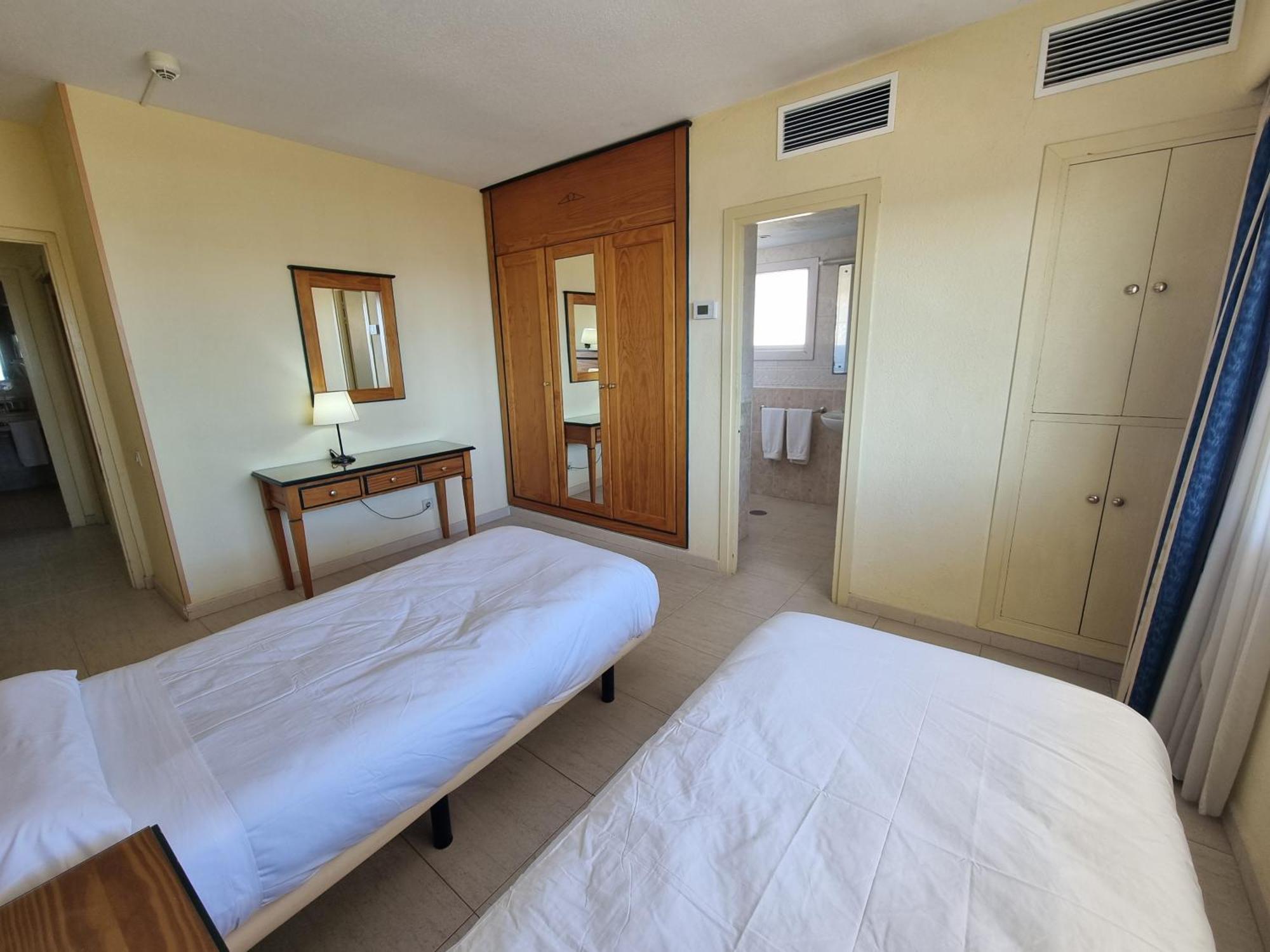 Apartment Pyr Beachfront And Pool 2bd