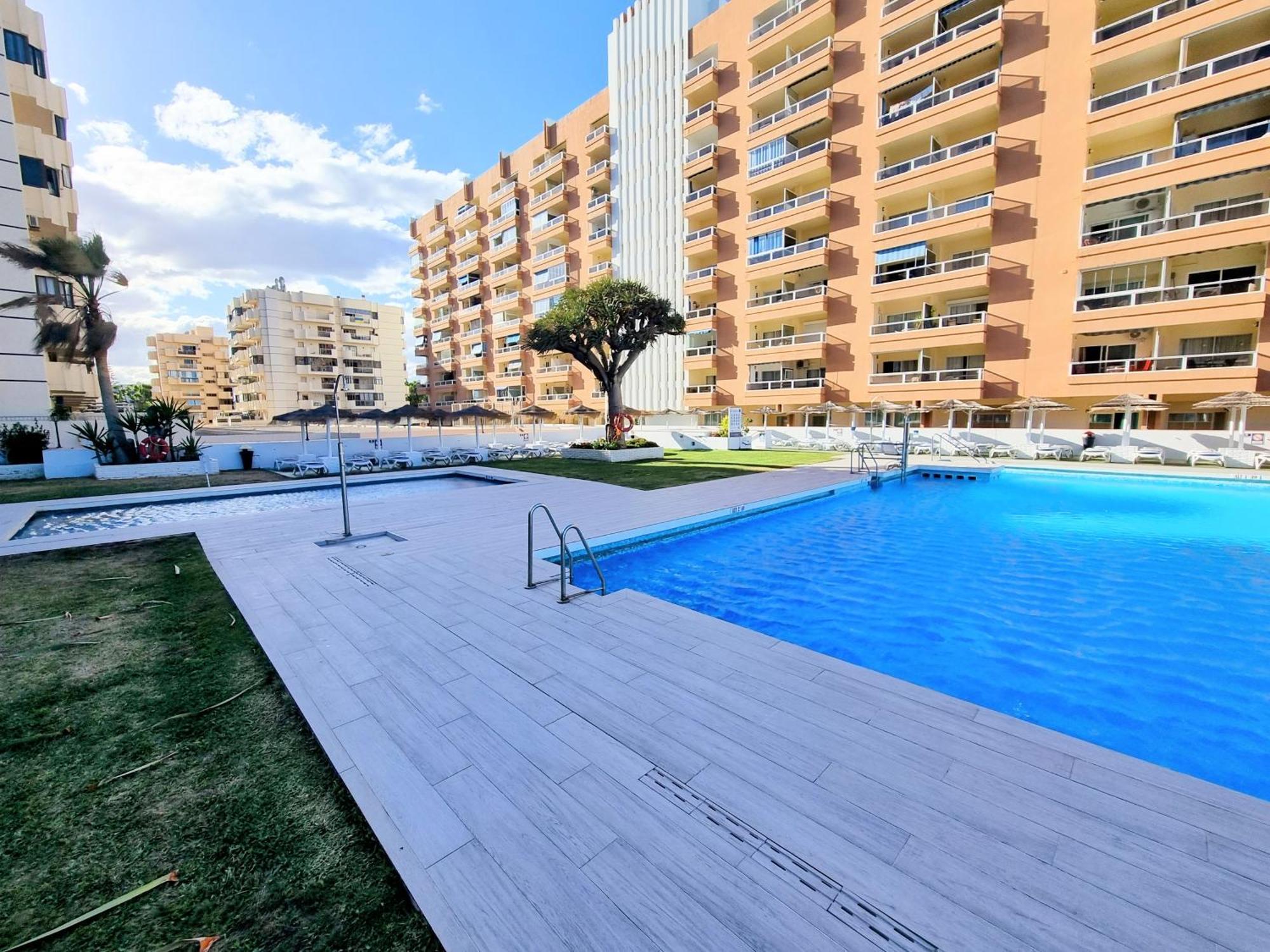 Pyr Beachfront And Pool 2bd Apartment *