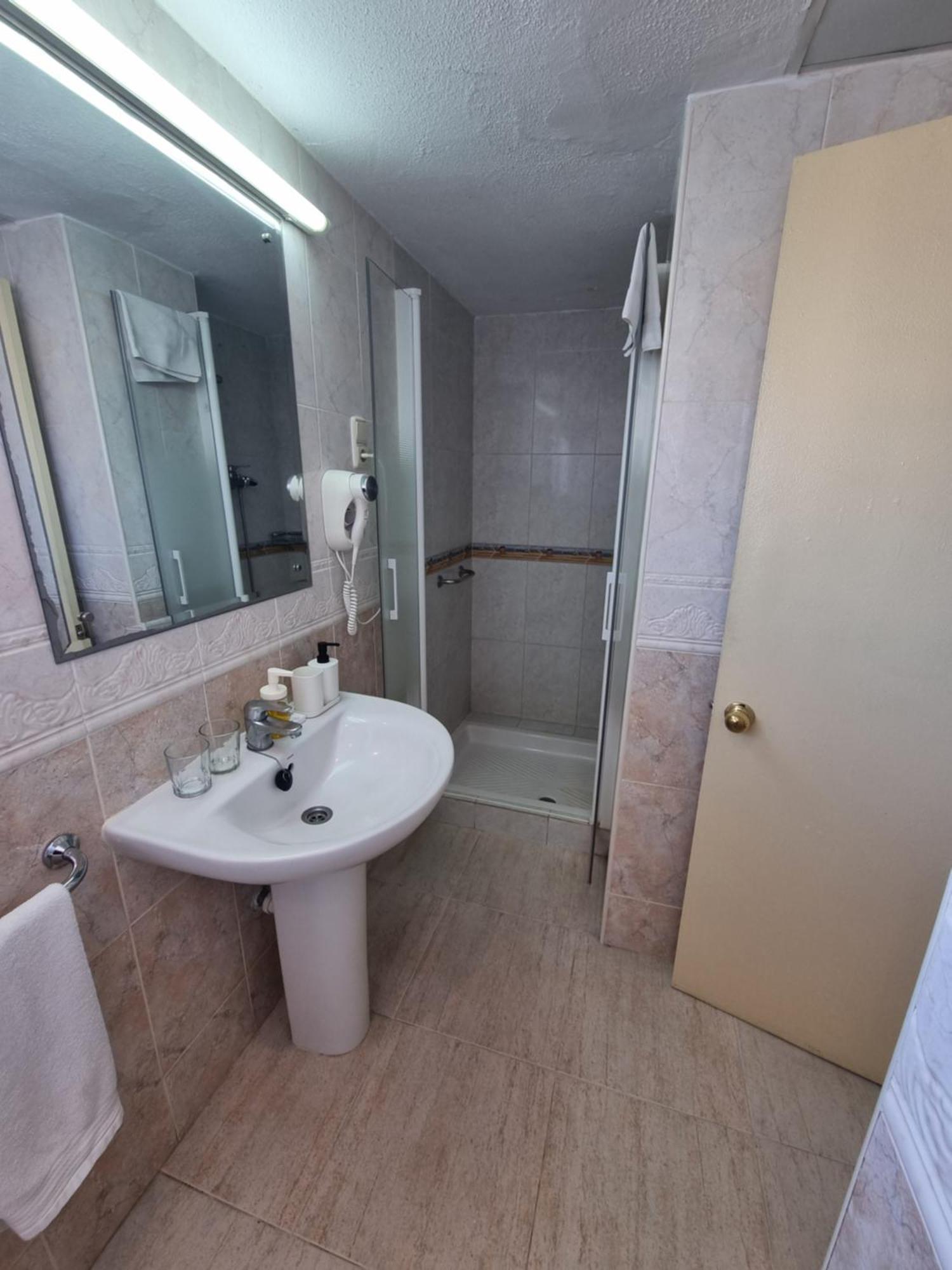 Apartment Pyr Beachfront And Pool 2bd Fuengirola