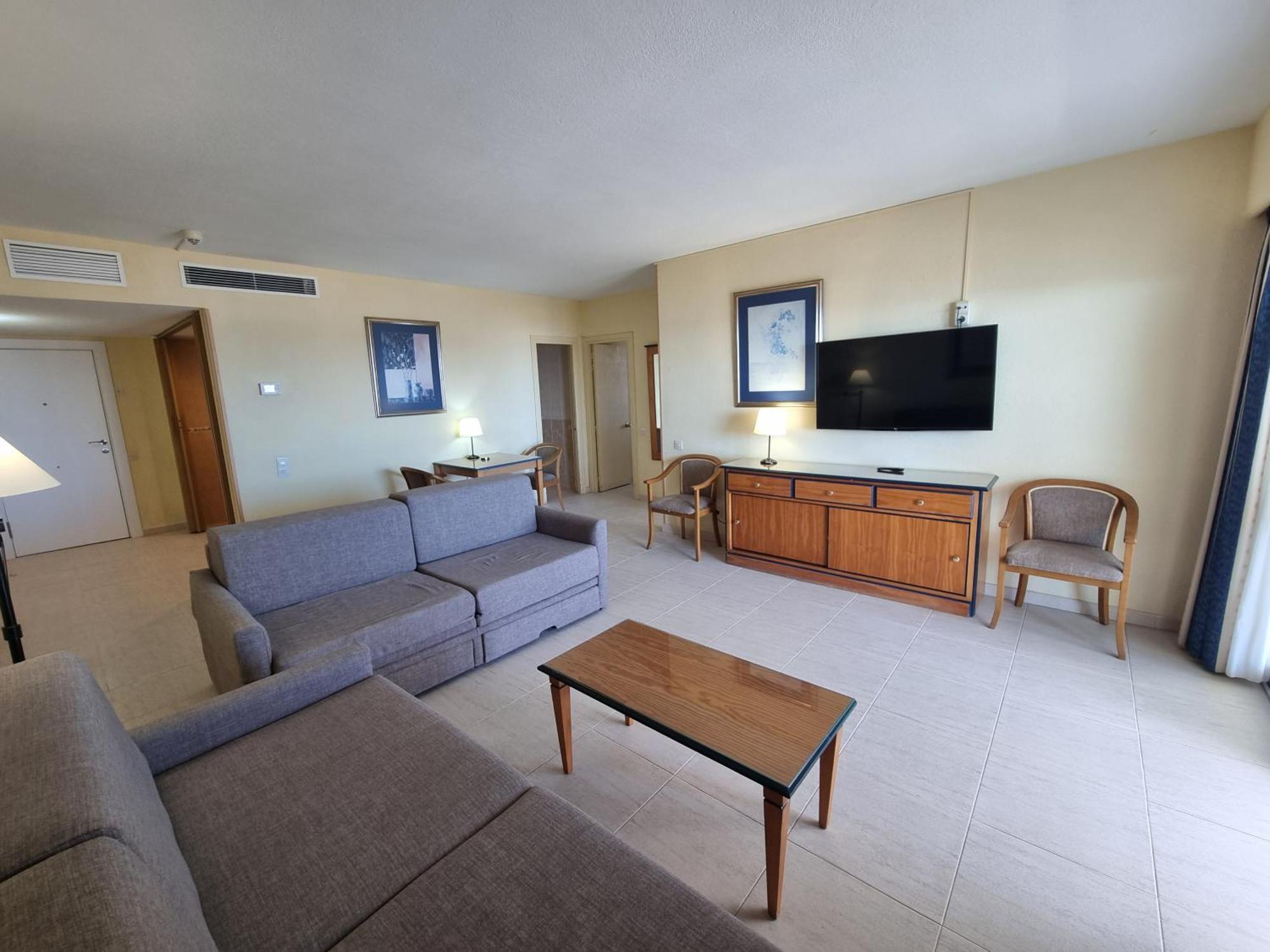 Apartment Pyr Beachfront And Pool 2bd
