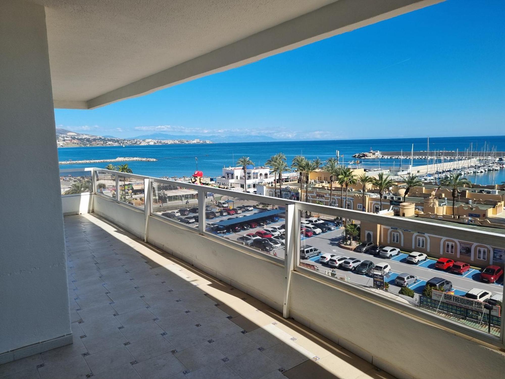 Apartment Pyr Beachfront And Pool 2bd Fuengirola