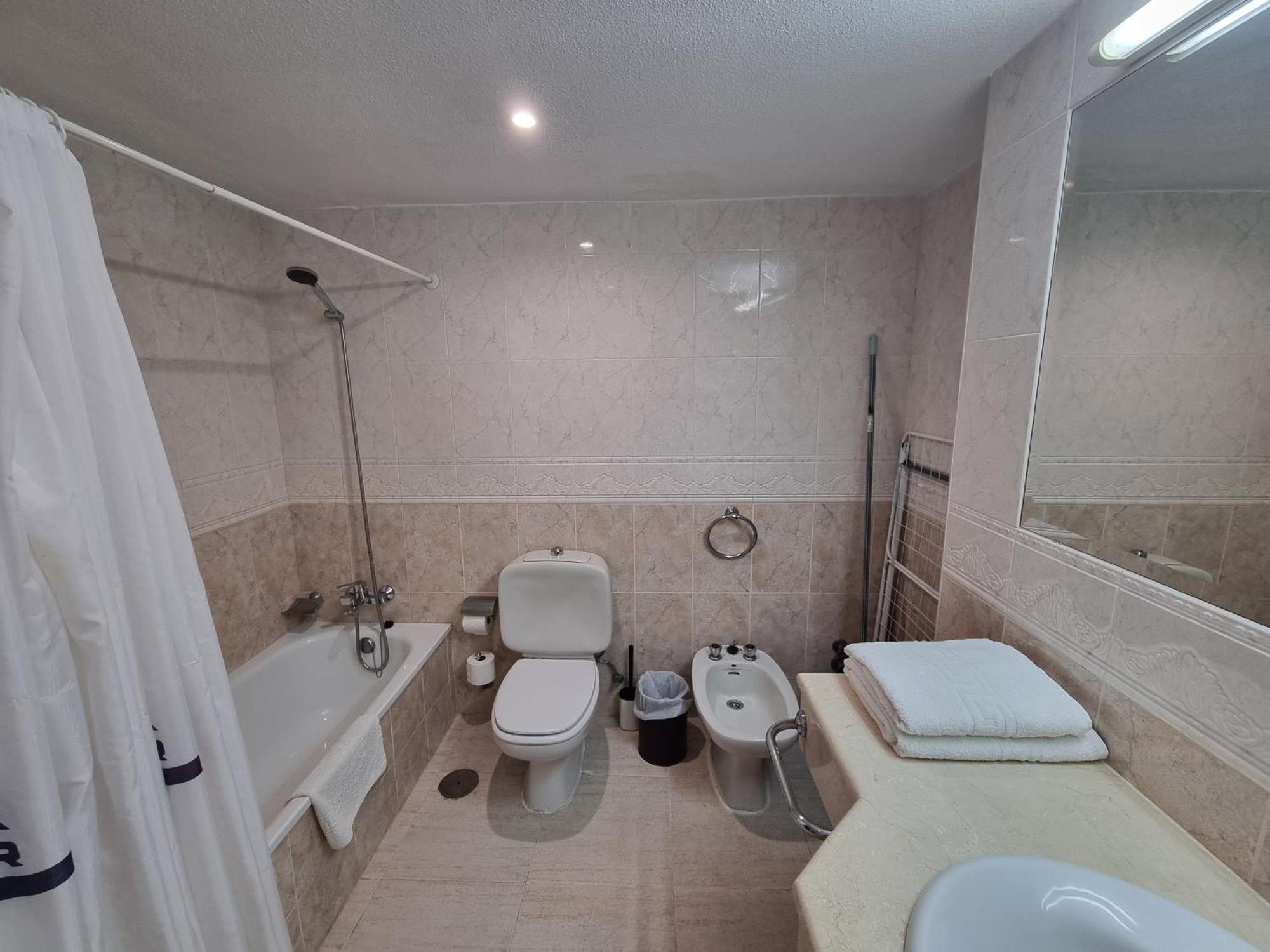 Pyr Beachfront And Pool 2bd Fuengirola