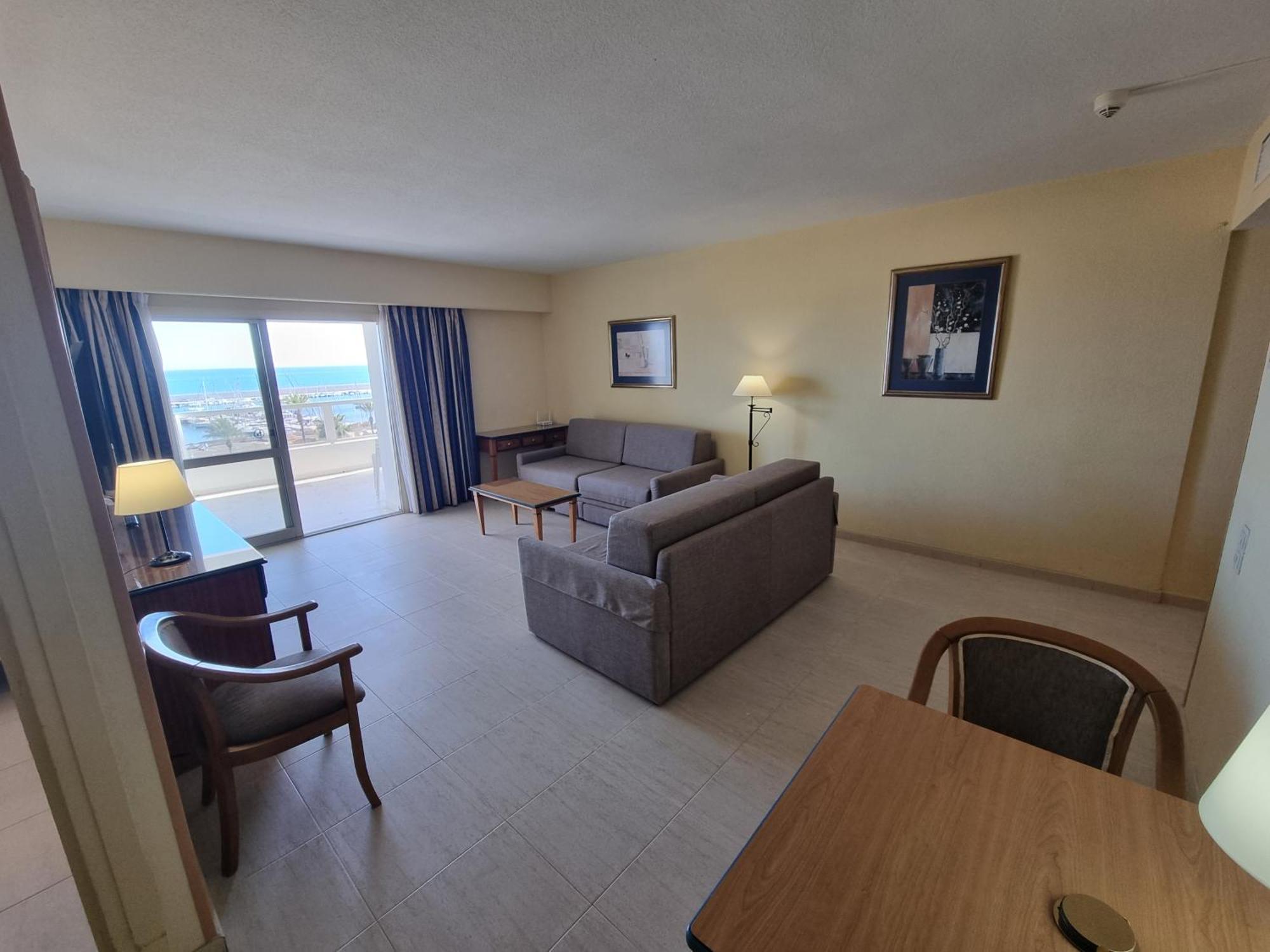 Apartment Pyr Beachfront And Pool 2bd