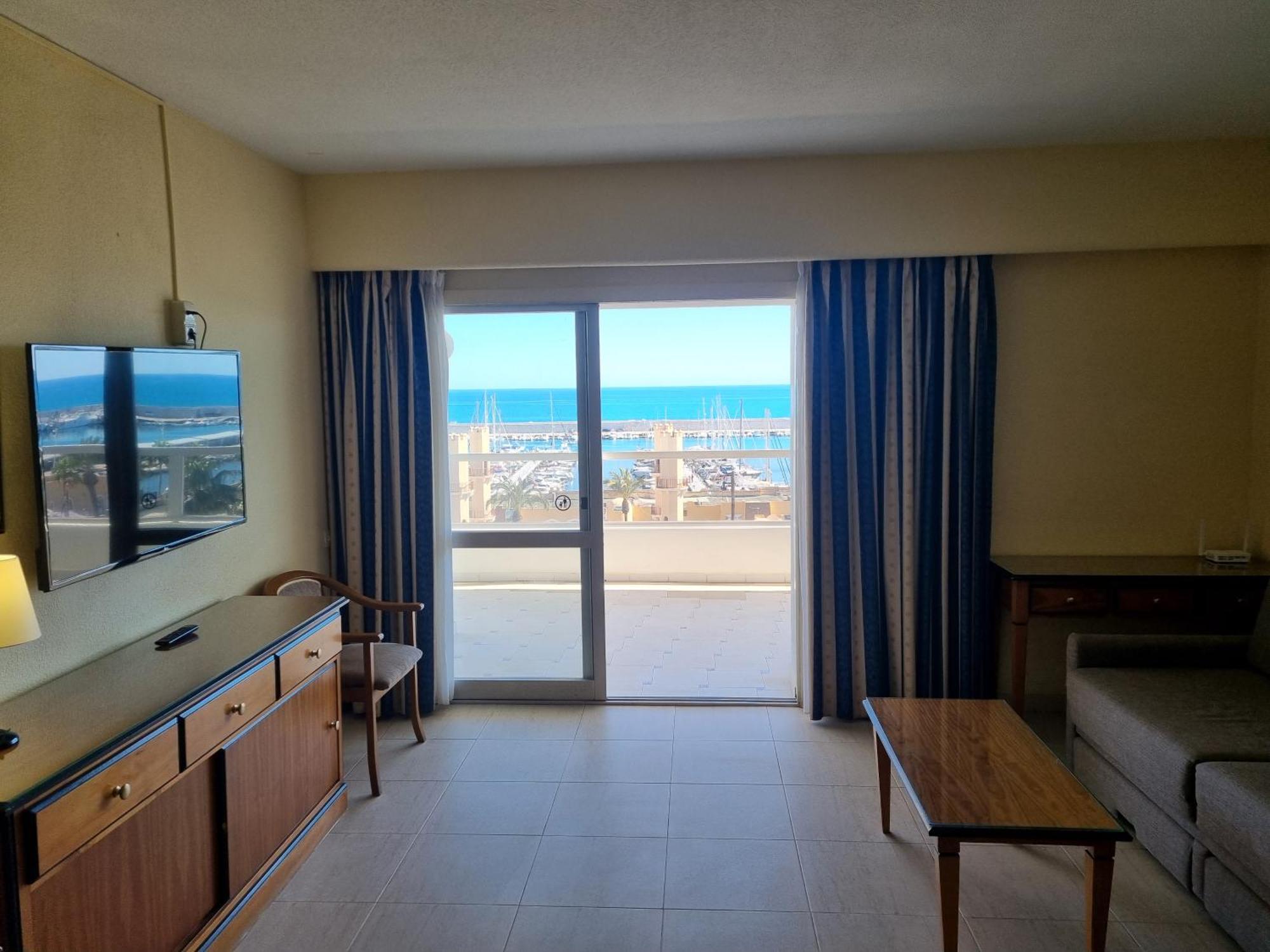 Pyr Beachfront And Pool 2bd Fuengirola
