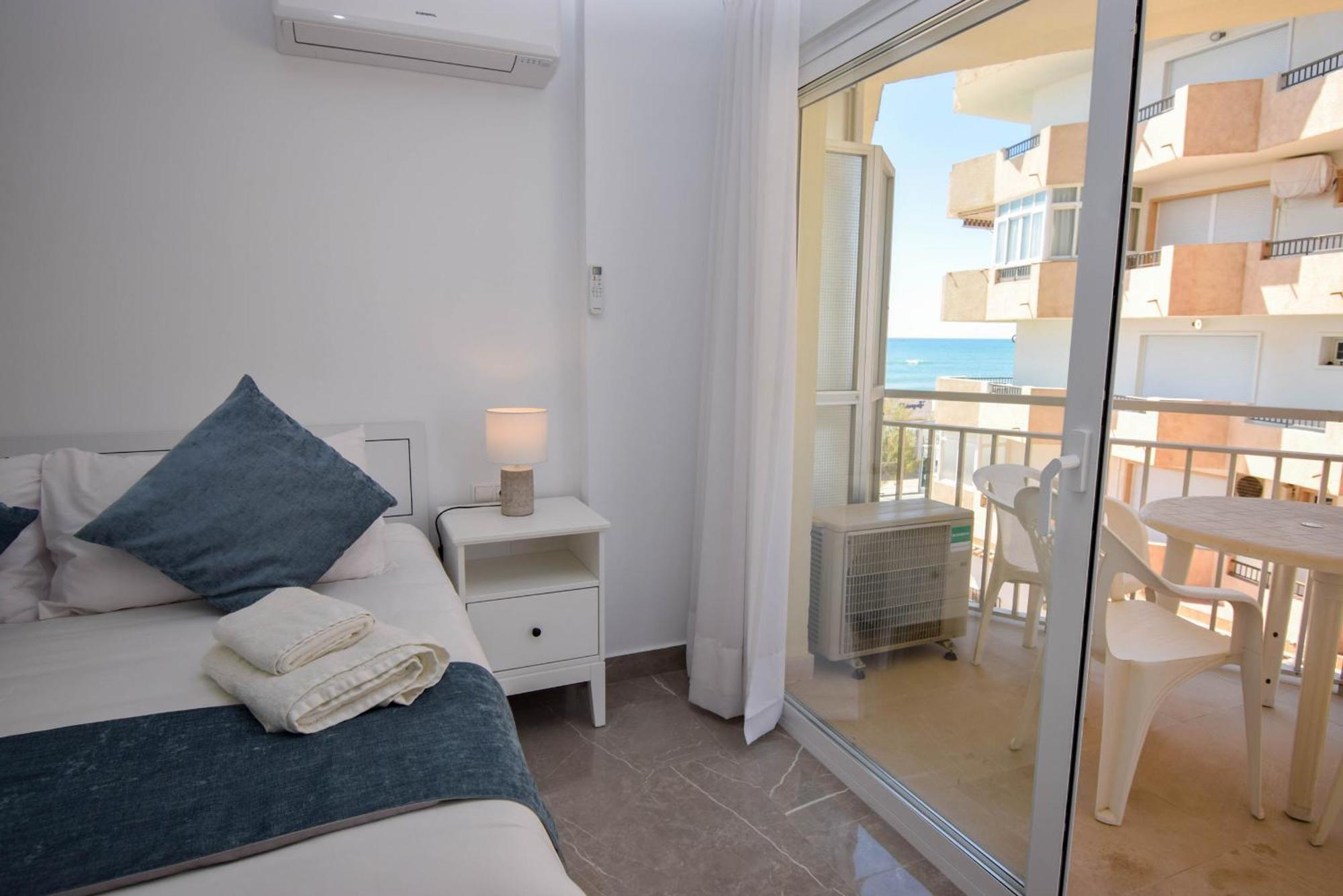Ref 302 Front In Popular Riverina * Fuengirola
