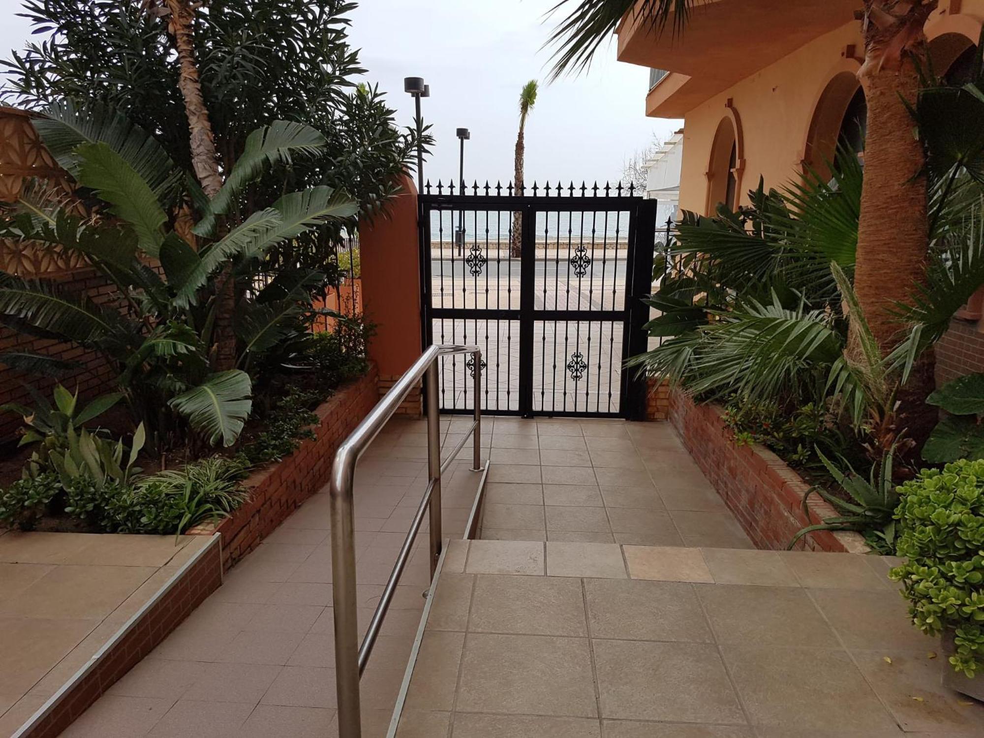Ref 302 Front In Popular Riverina Apartment