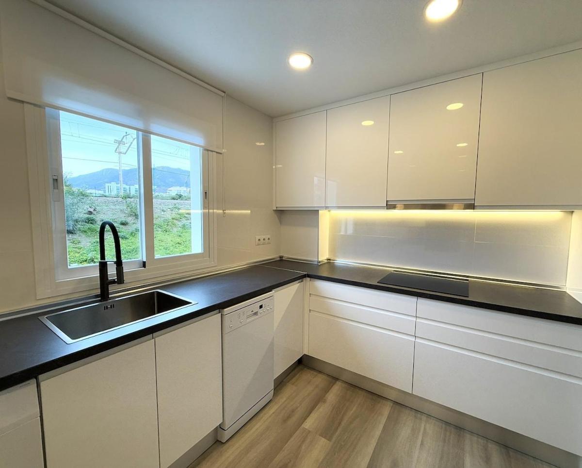 Stylish & Sunny With Pool Apartment Fuengirola