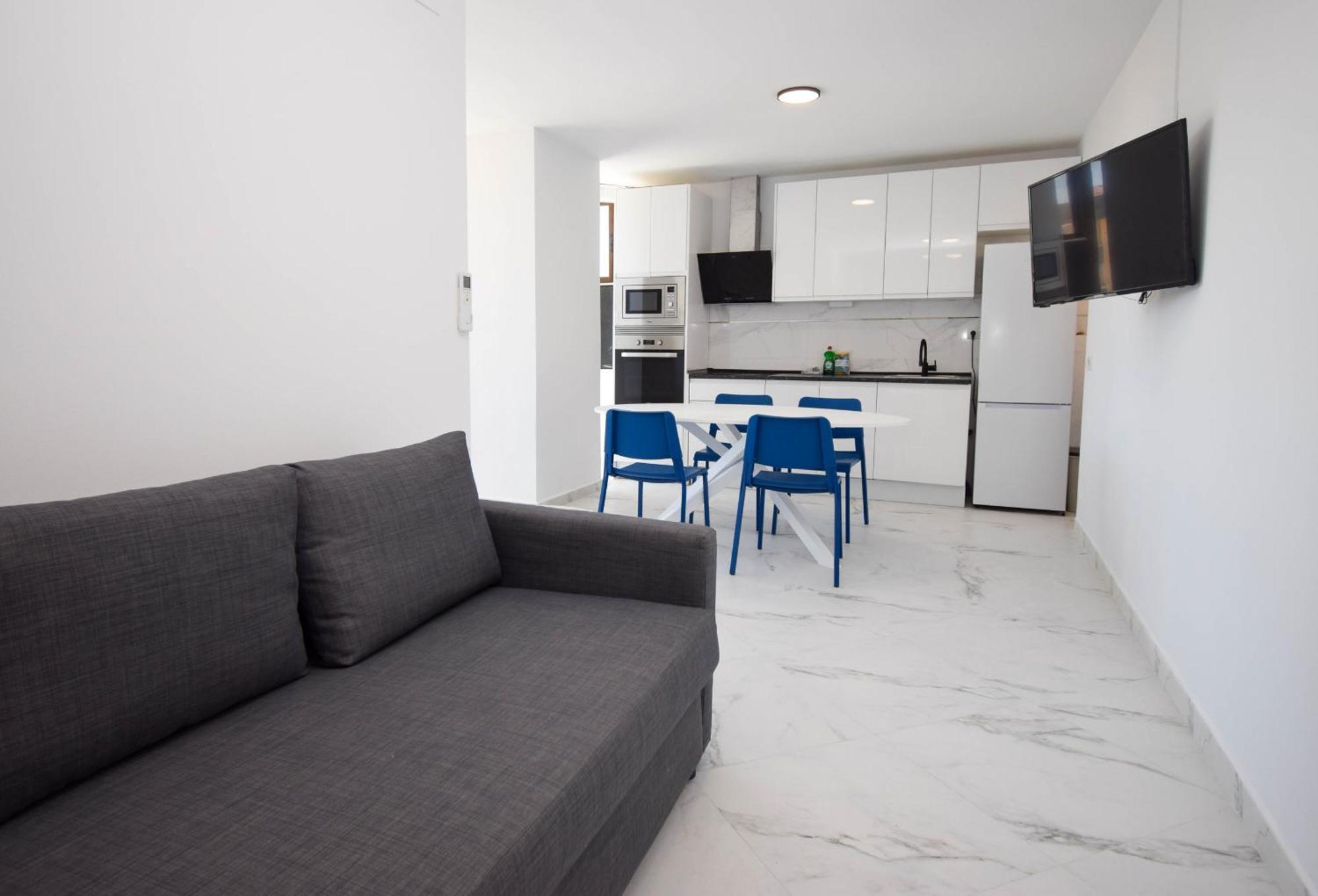 Apartment Ref 319 *