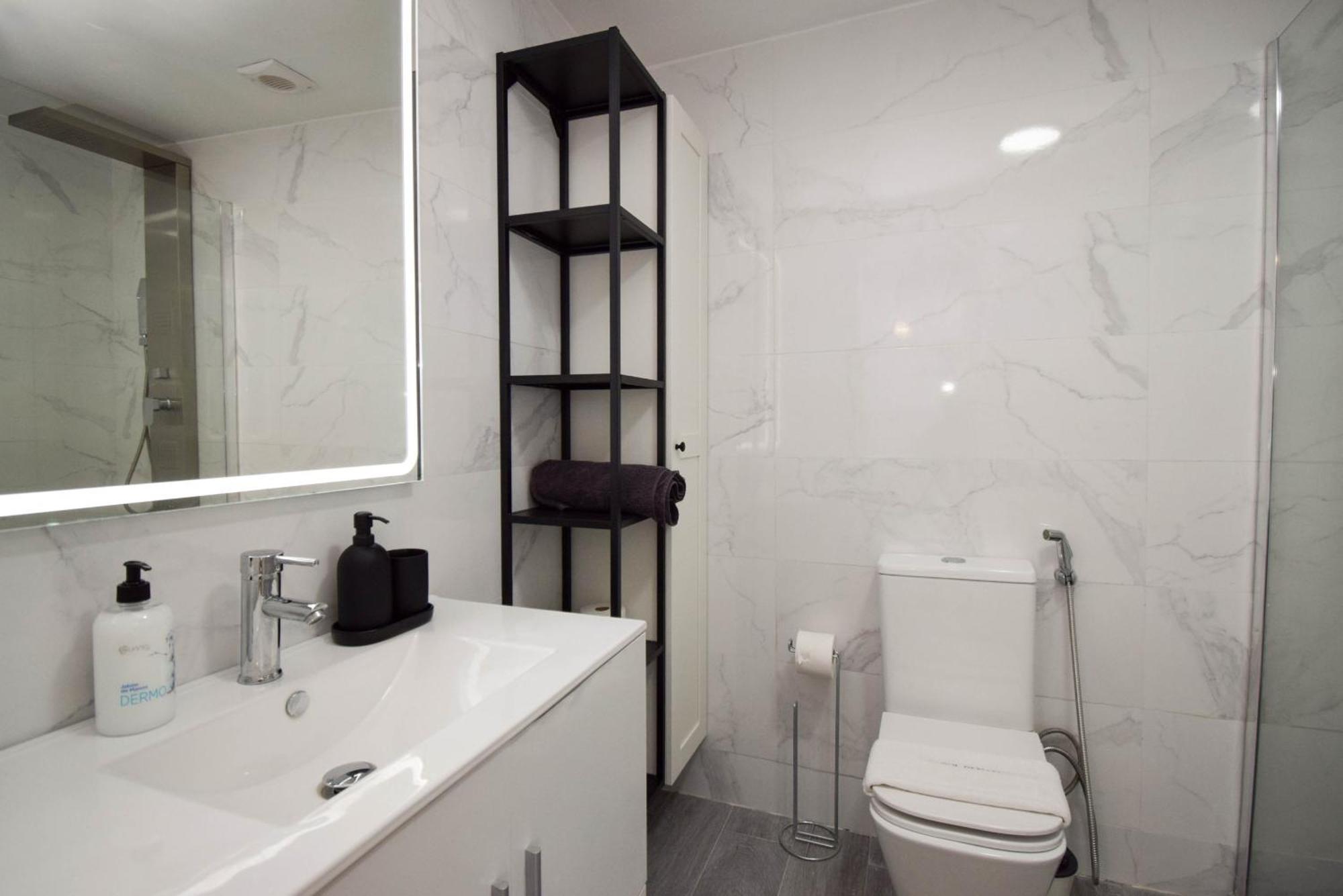 Apartment Ref 319 *
