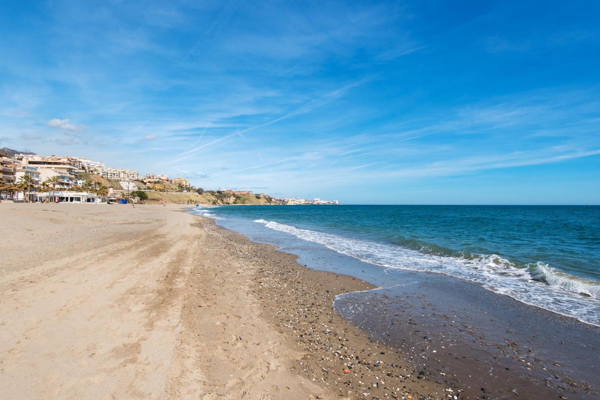 Madeinterranean Beach- Higueron Front Line Apartment