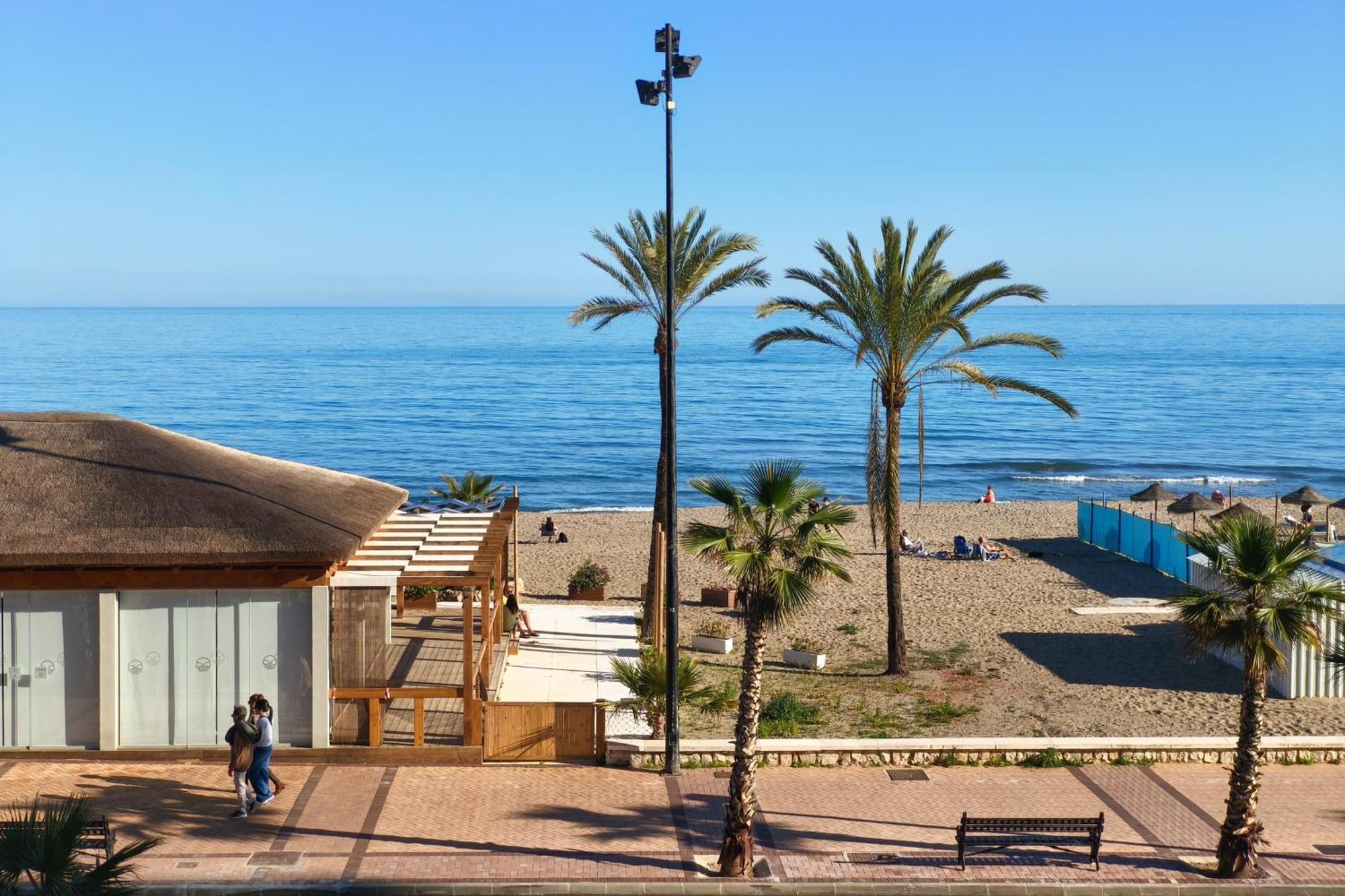 Don Juan Boliches Primera Linea De Playa Fuengirola