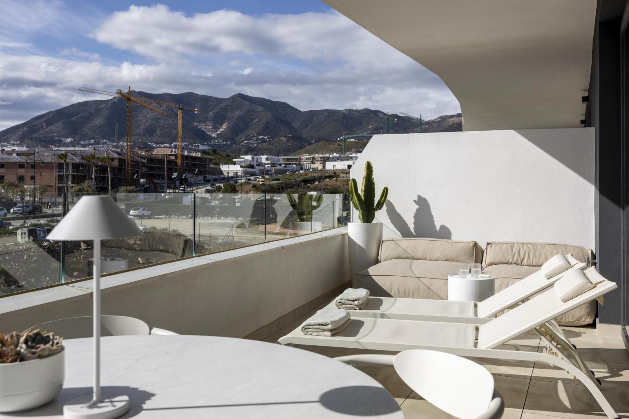 Stylish Luxury With Terrace In Higueron *