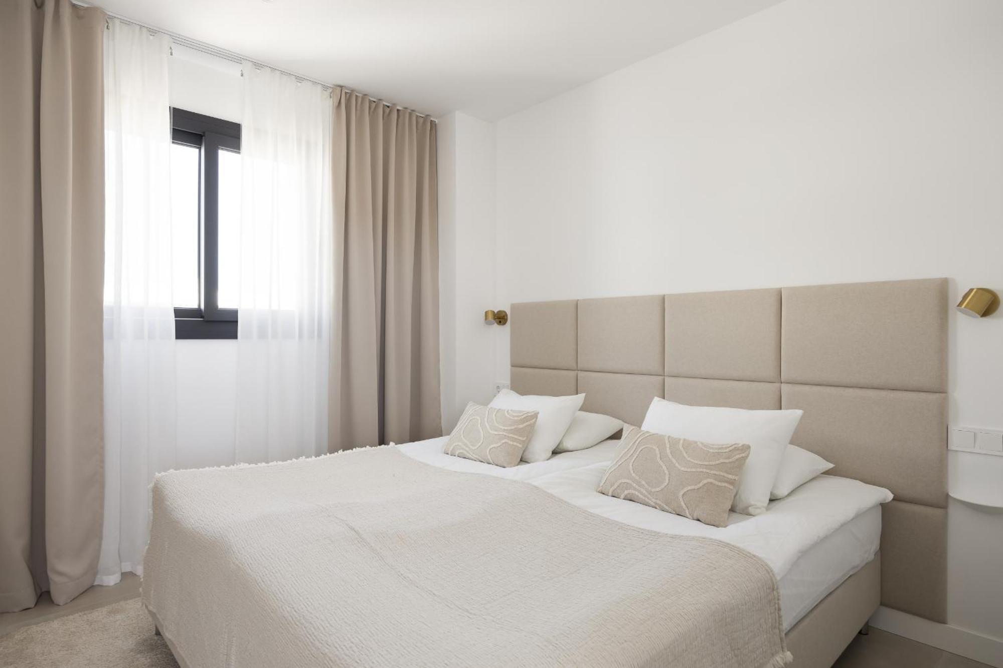 Stylish Luxury With Terrace In Higueron *