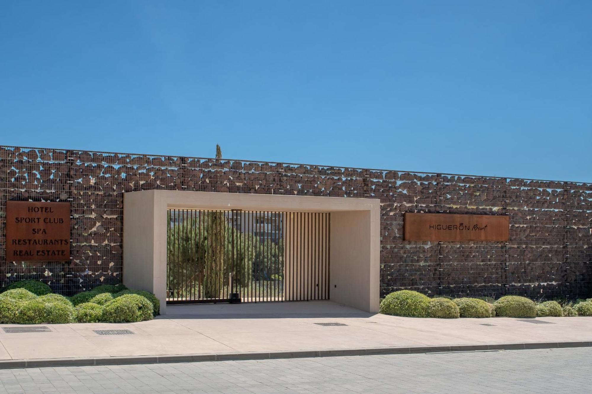 Apartment Stylish Luxury With Terrace In Higueron Fuengirola