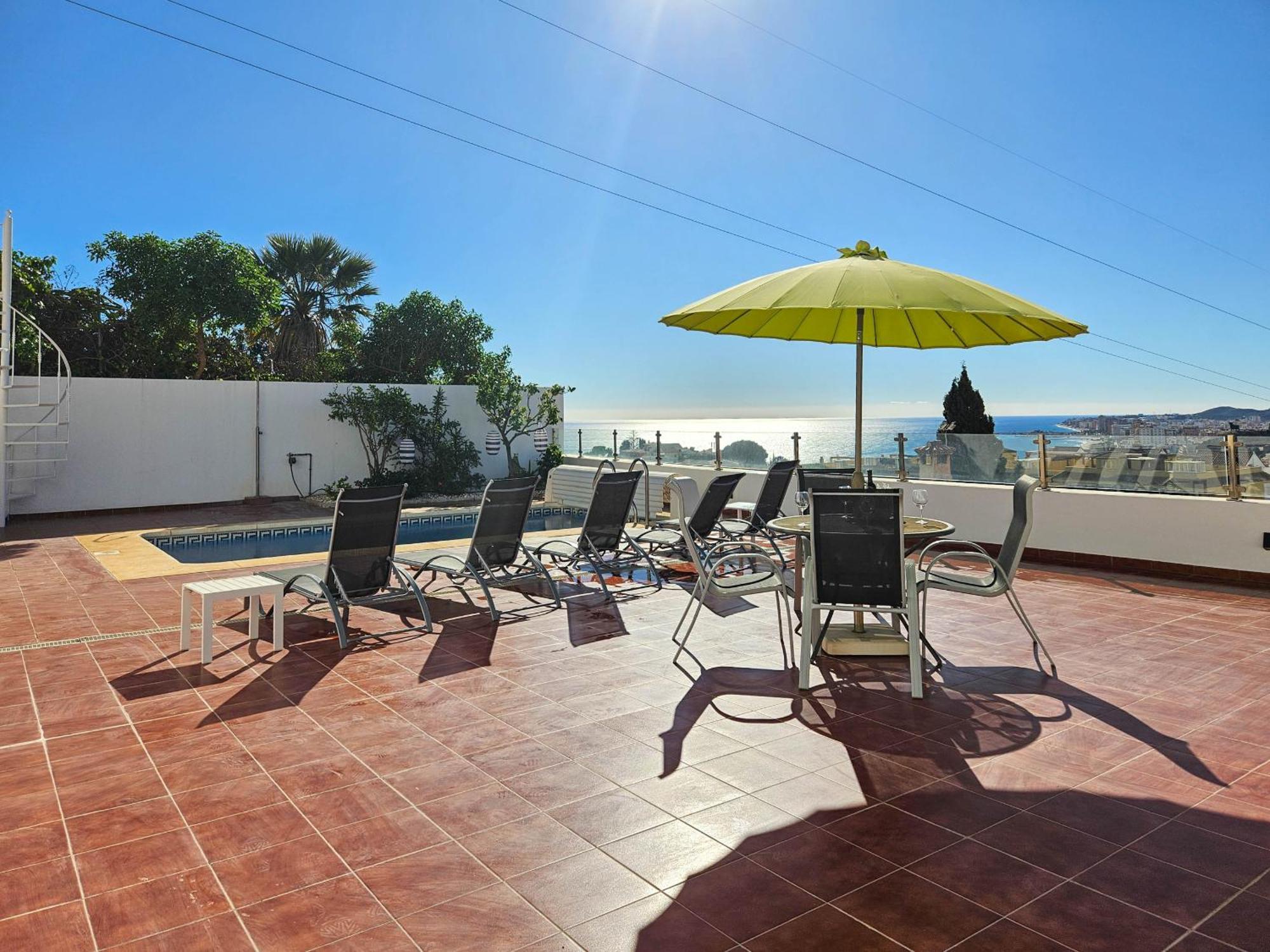 Three Bedroom With Private Pool In Torreblanca Villa *