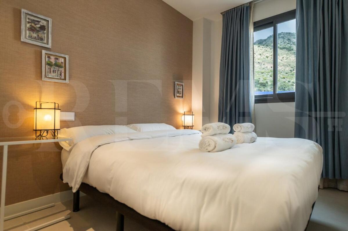 Seaside Escape With Views, Pool And Parking Rems Apartment Fuengirola