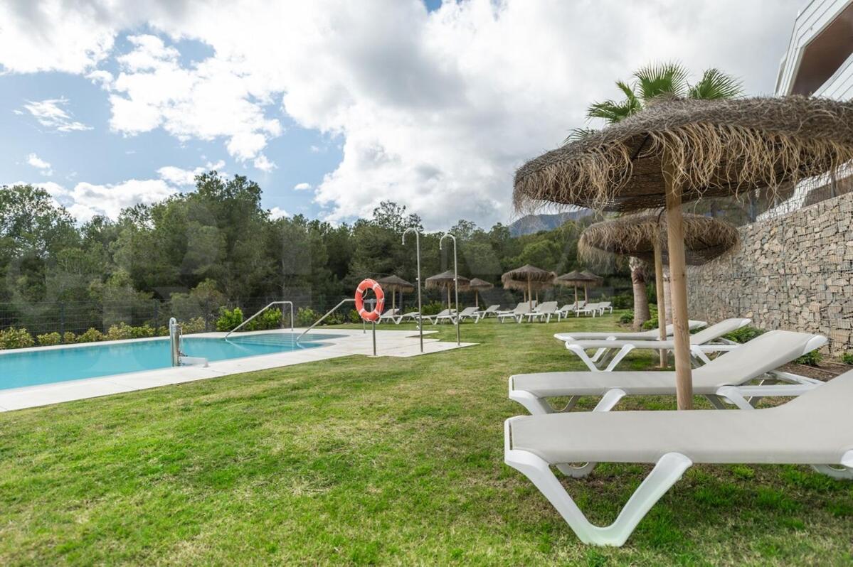 Apartment Seaside Escape With Views, Pool And Parking Rems Fuengirola