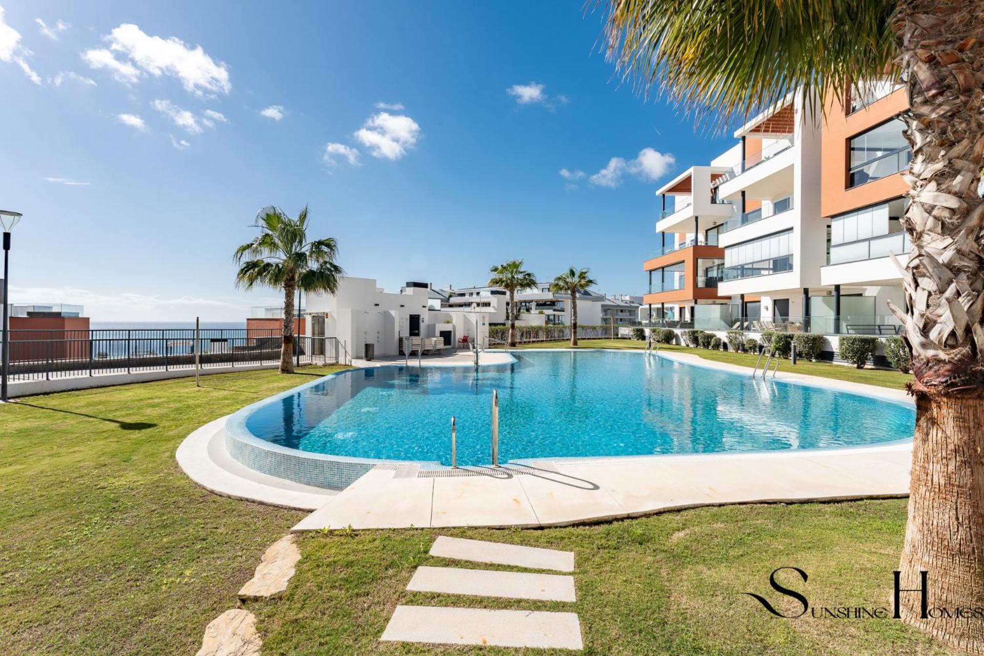 Luxury Escape With Pools, Gym & Sauna