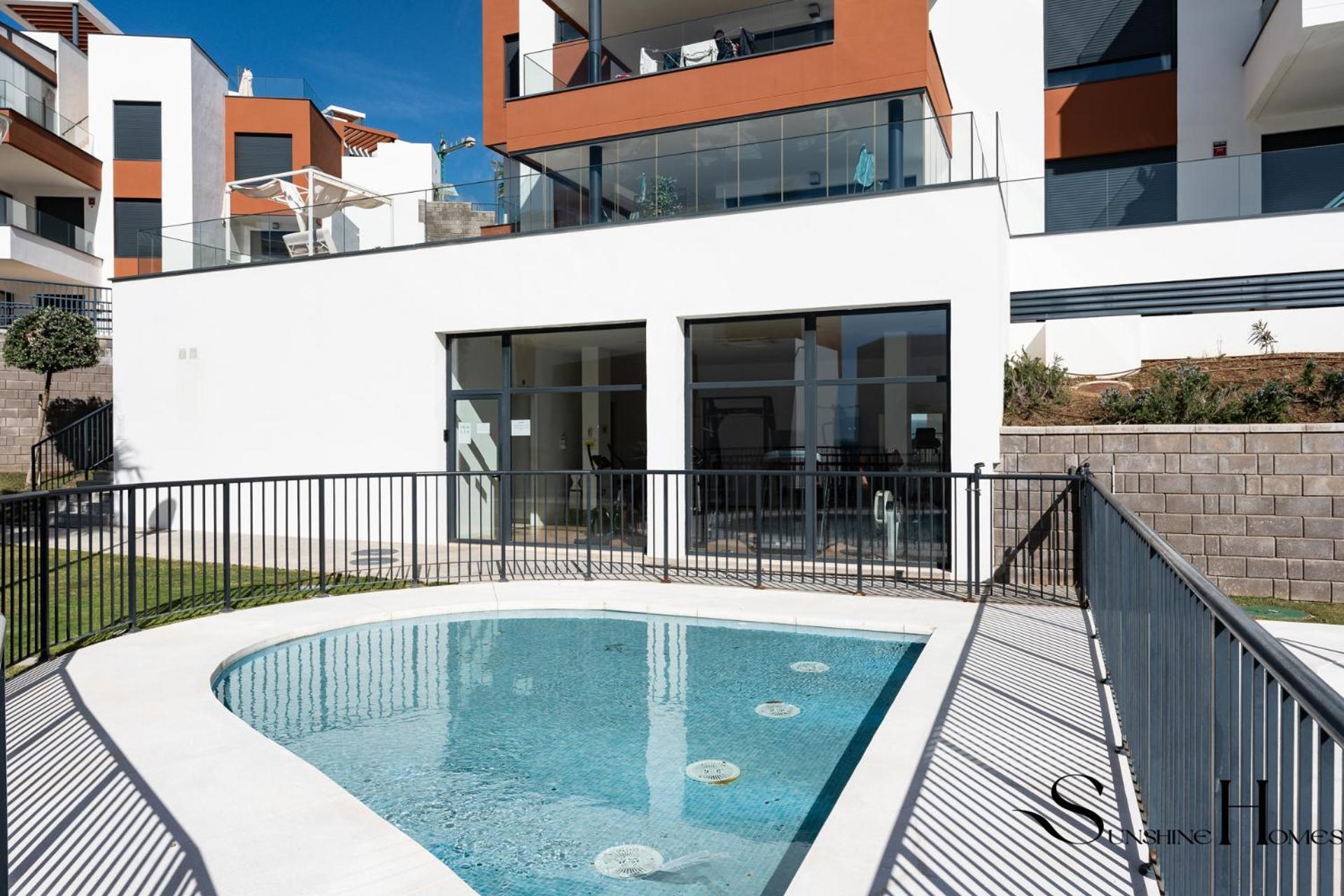 Luxury Escape With Pools, Gym & Sauna