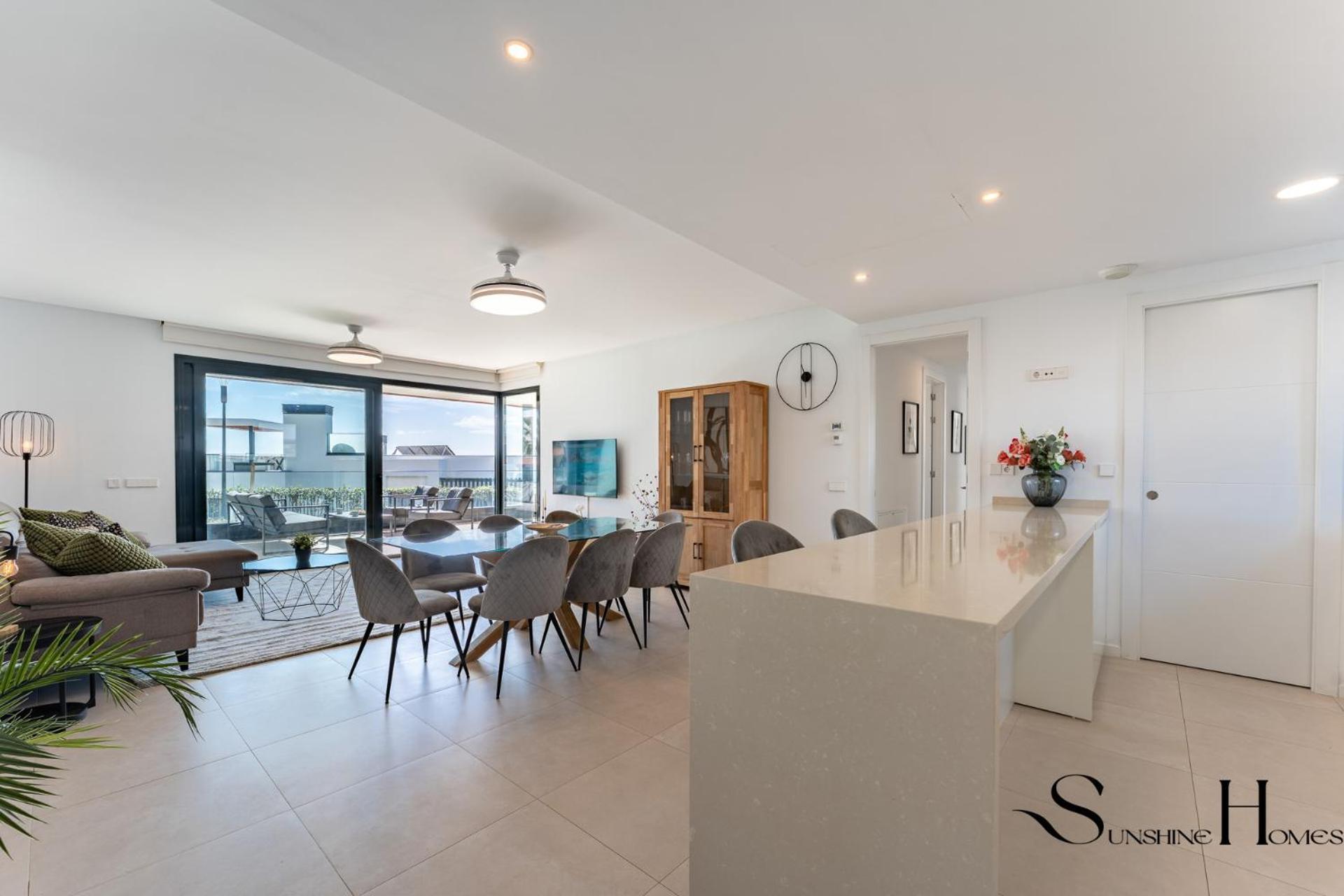 Apartment Luxury Escape With Pools, Gym & Sauna *