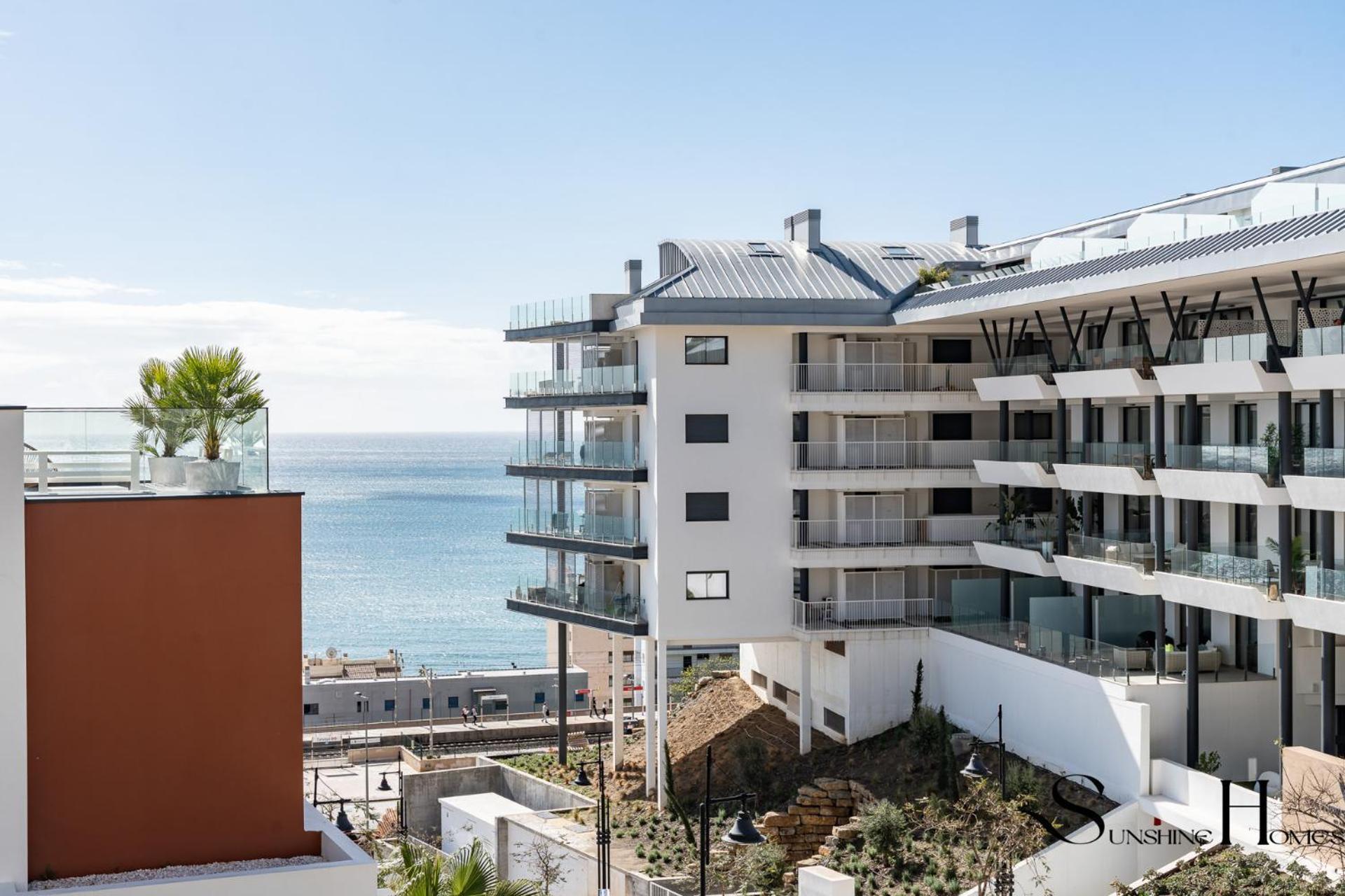 Luxury Escape With Pools, Gym & Sauna *