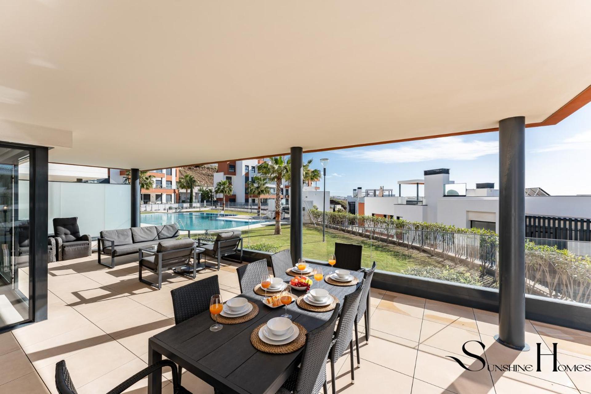 Apartment Luxury Escape With Pools, Gym & Sauna