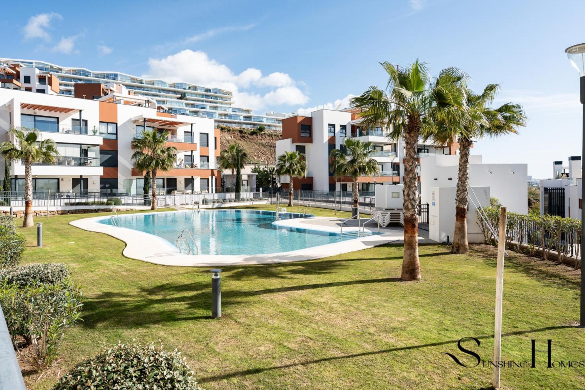 Luxury Escape With Pools, Gym & Sauna *