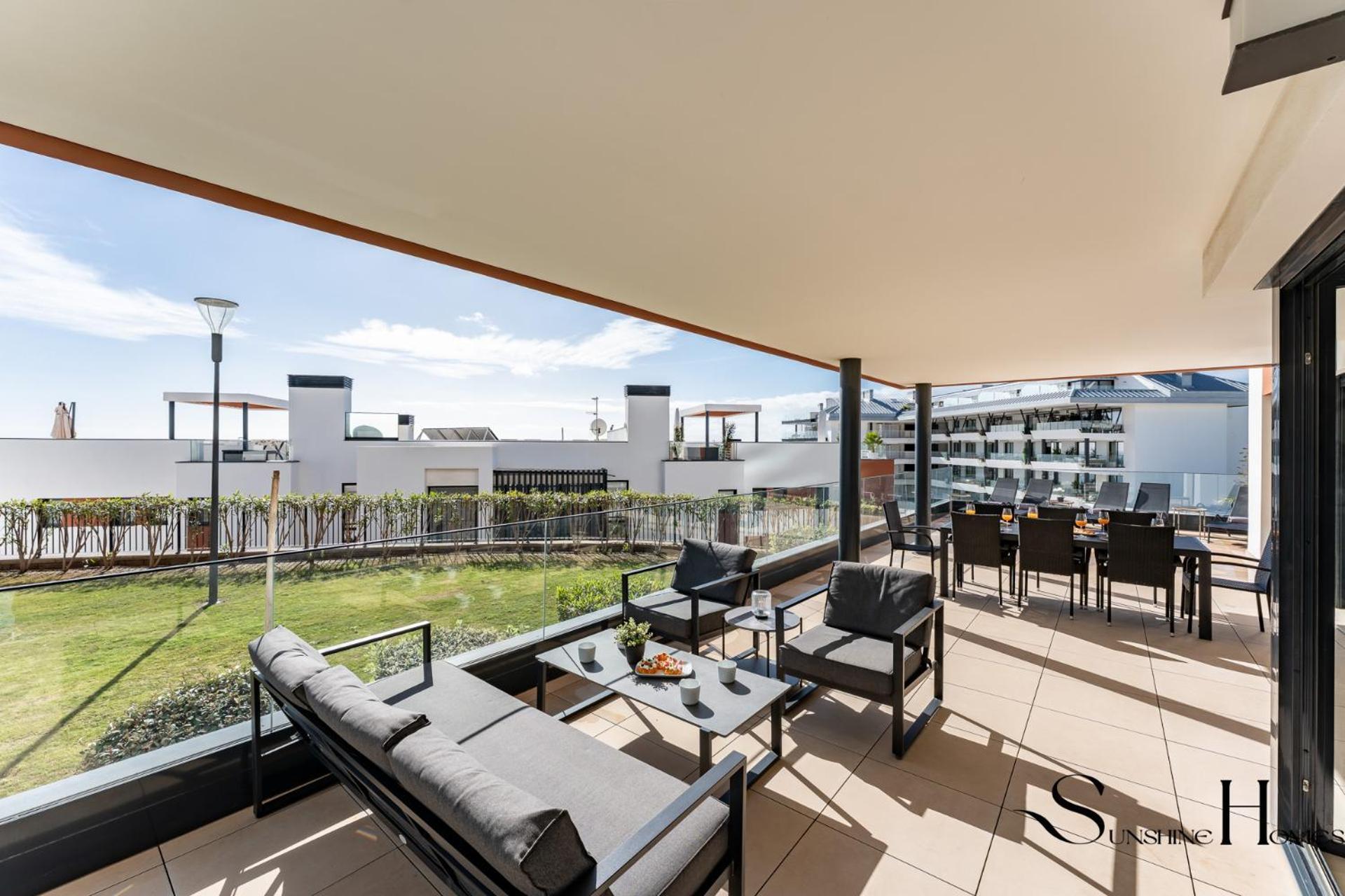 Apartment Luxury Escape With Pools, Gym & Sauna *