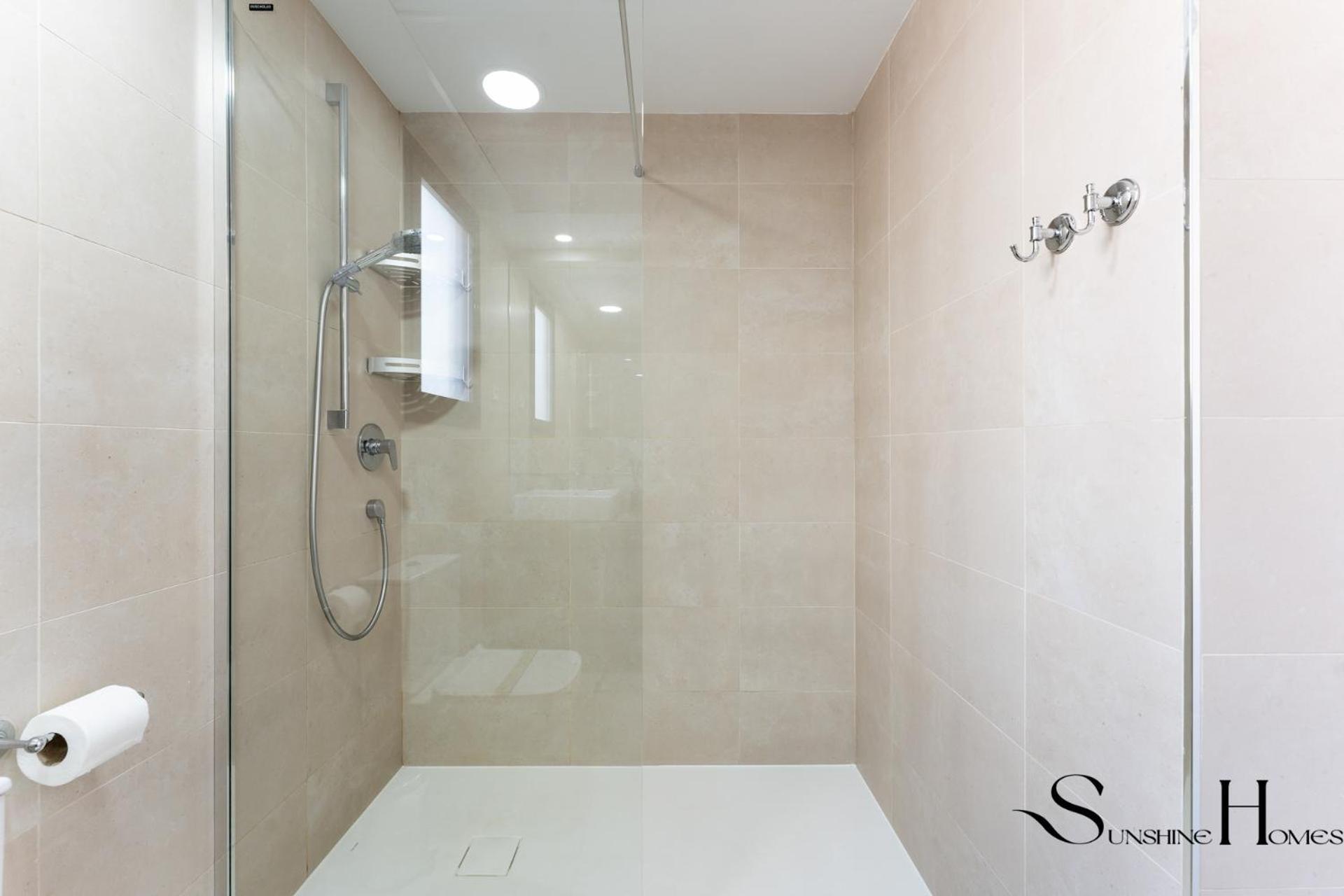 Luxury Escape With Pools, Gym & Sauna