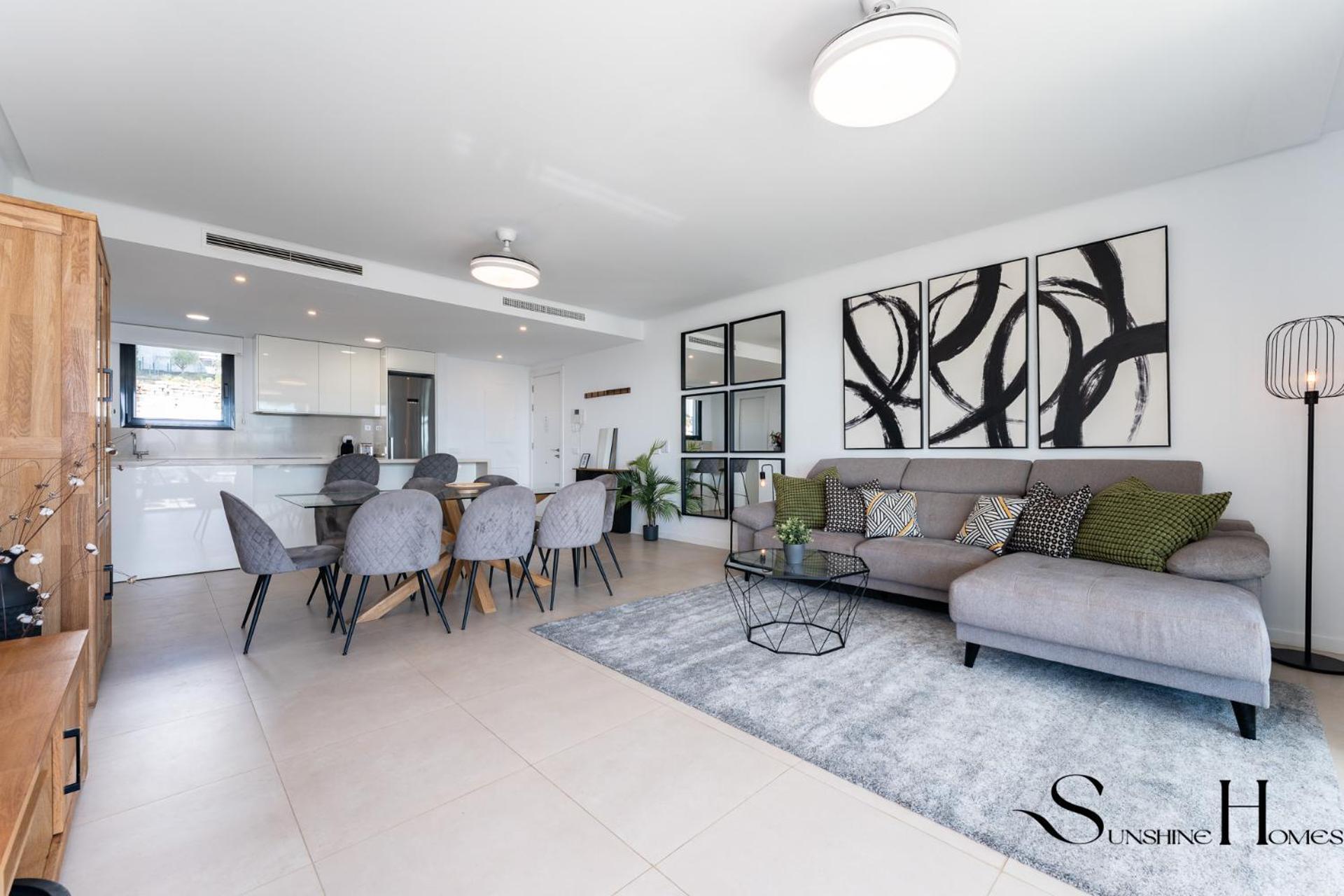 Luxury Escape With Pools, Gym & Sauna Apartment