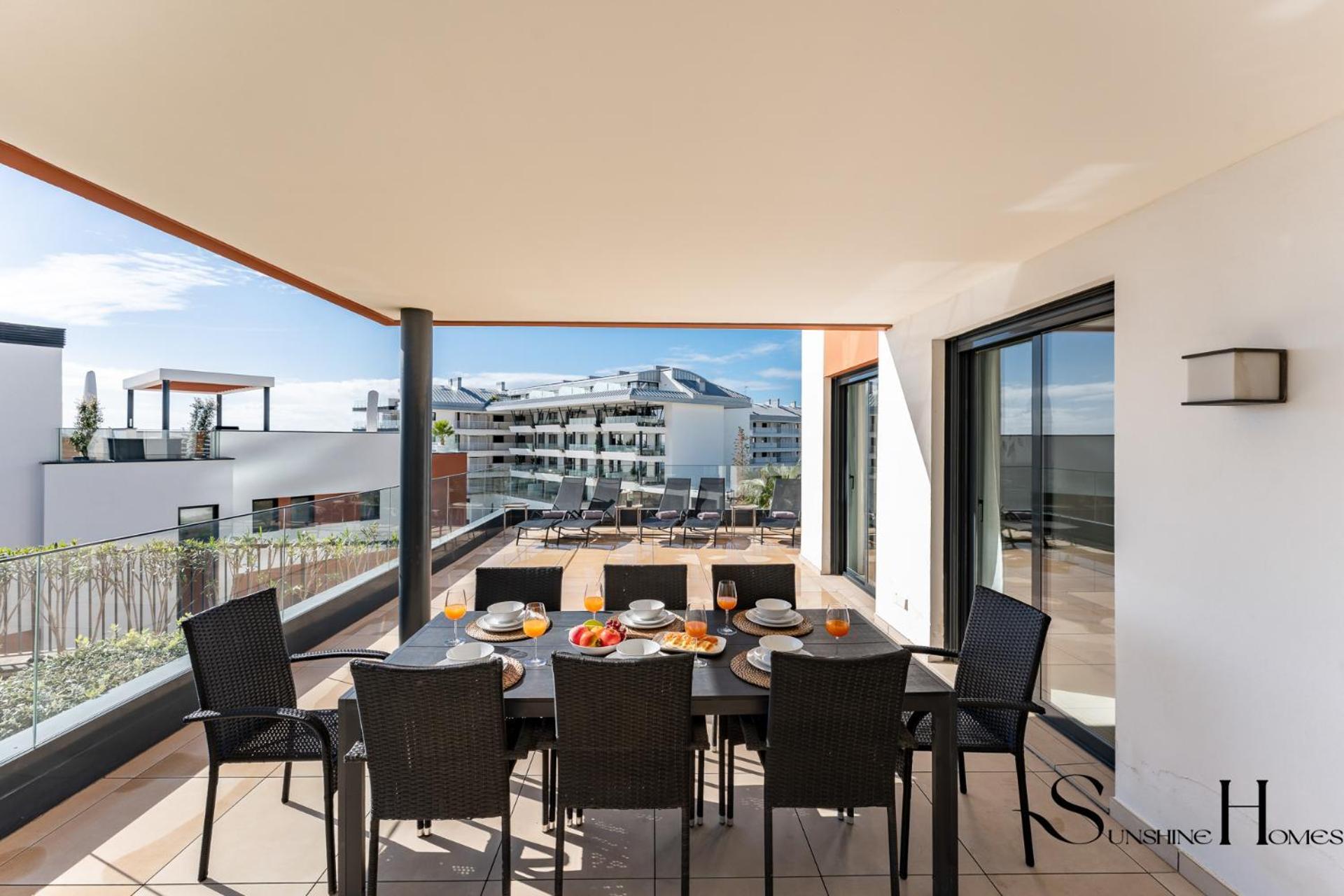 Apartment Luxury Escape With Pools, Gym & Sauna