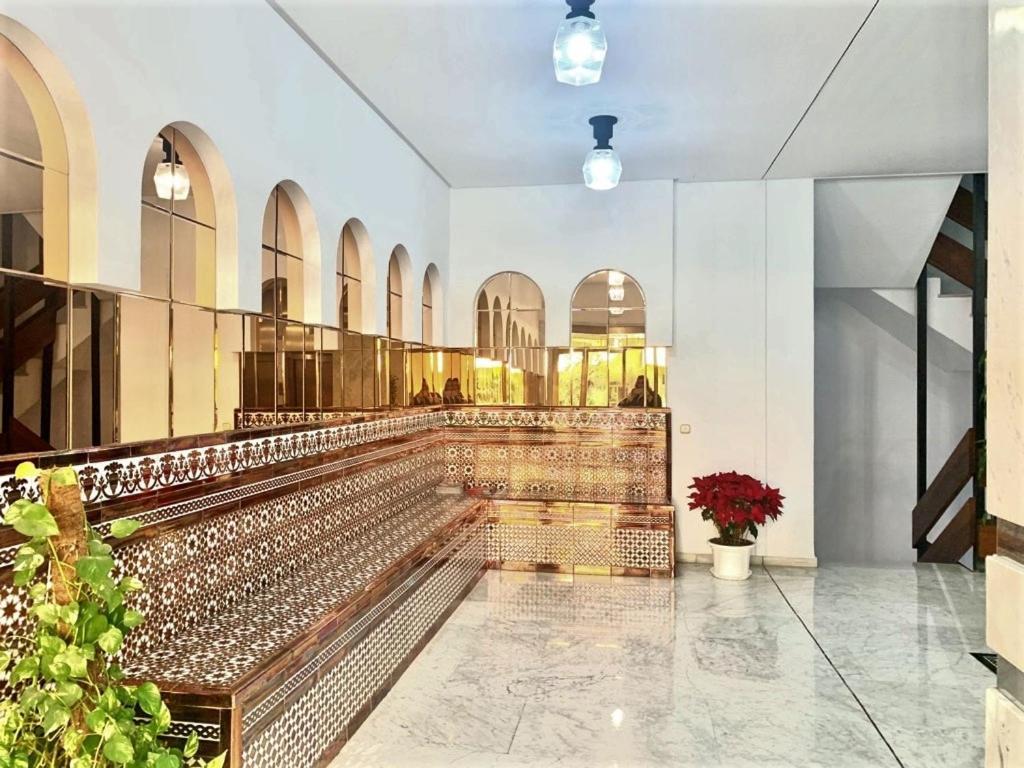 Cosy Beachfront 2bdr Dona Sofia Apartment *