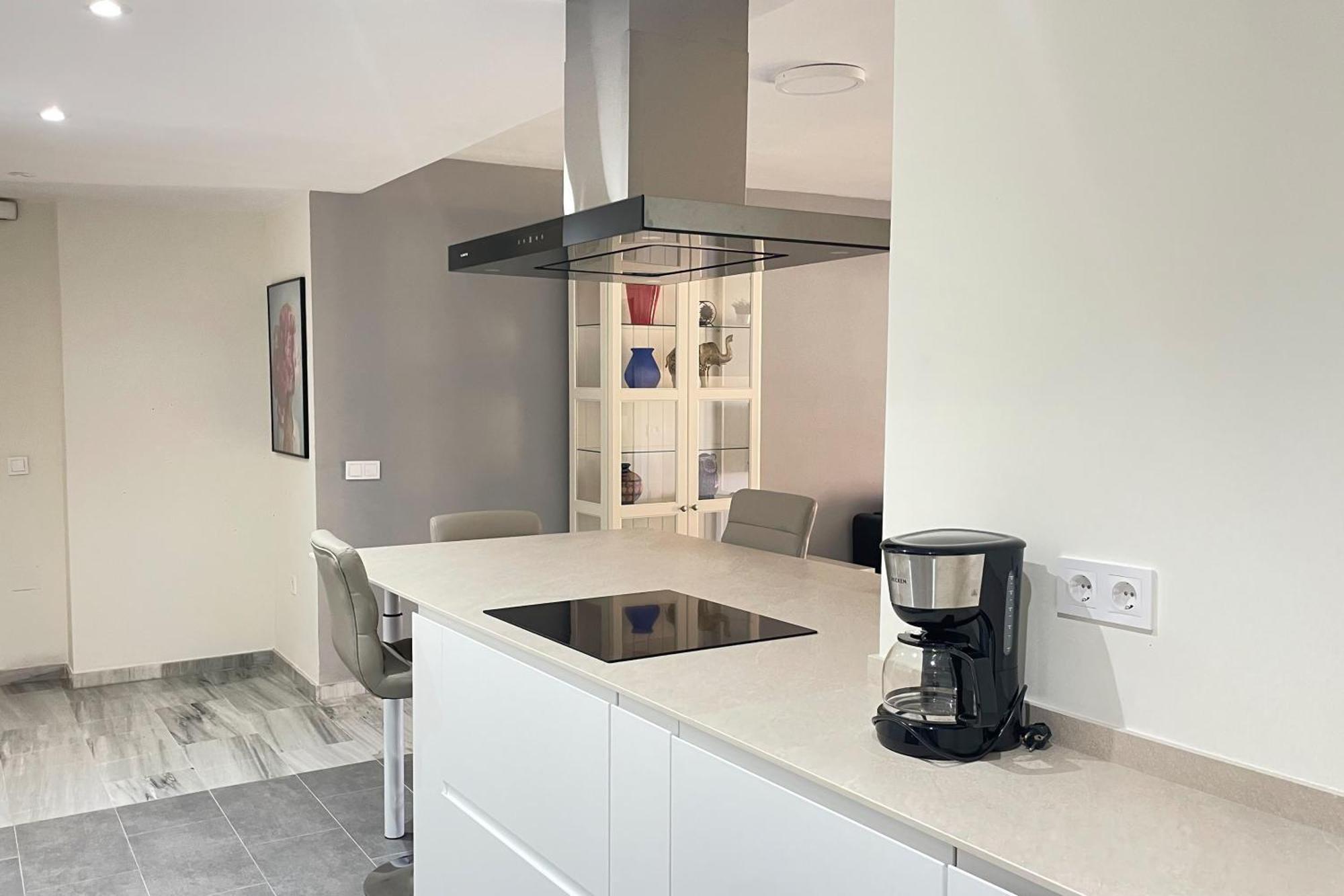 Seaside Haven: With Terrace Apartment Fuengirola