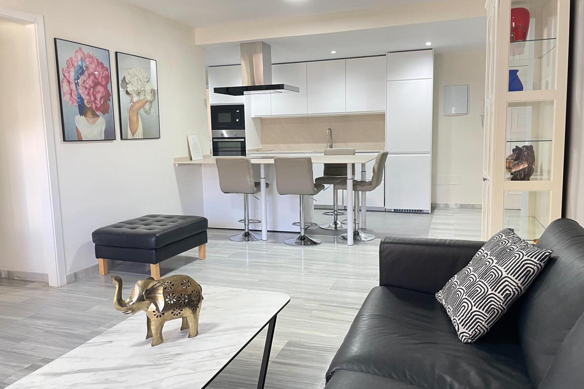 Apartment Seaside Haven: With Terrace Fuengirola