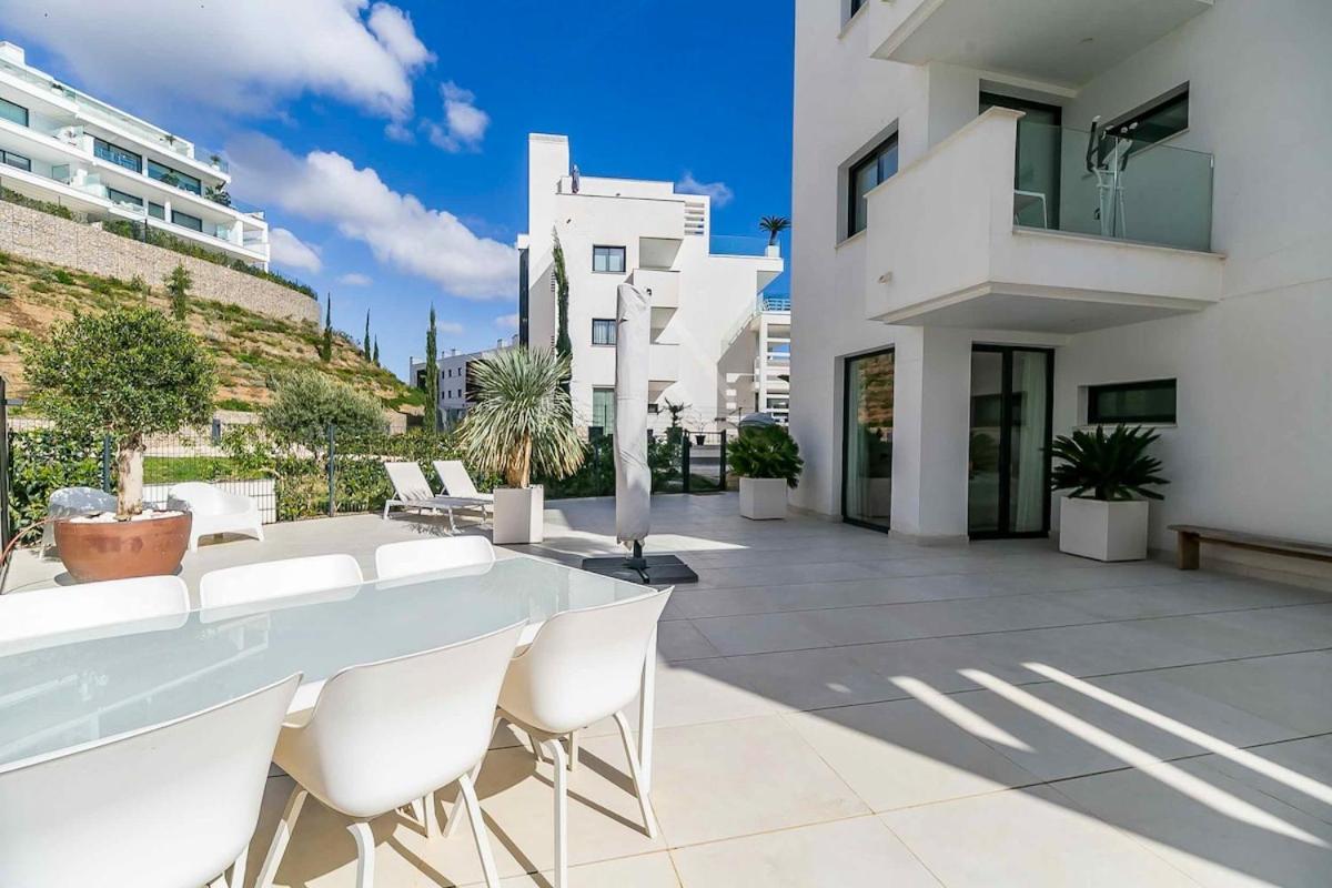 Apartment 131 - Luxury With Private Pool And Views, El Higueron Fuengirola